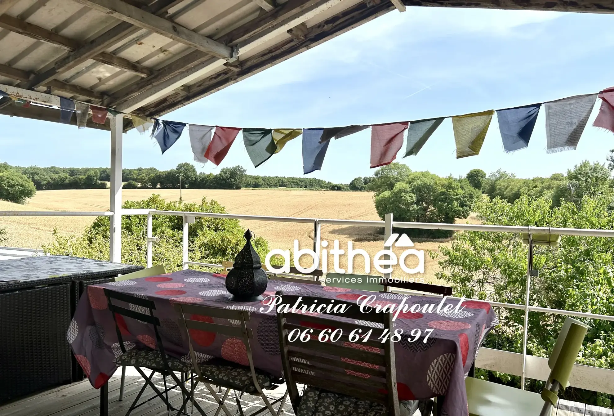 Belle maison en pierre pleine de charme à Brie, 154 m² avec jardin, garage et potentiel d'aménagement 