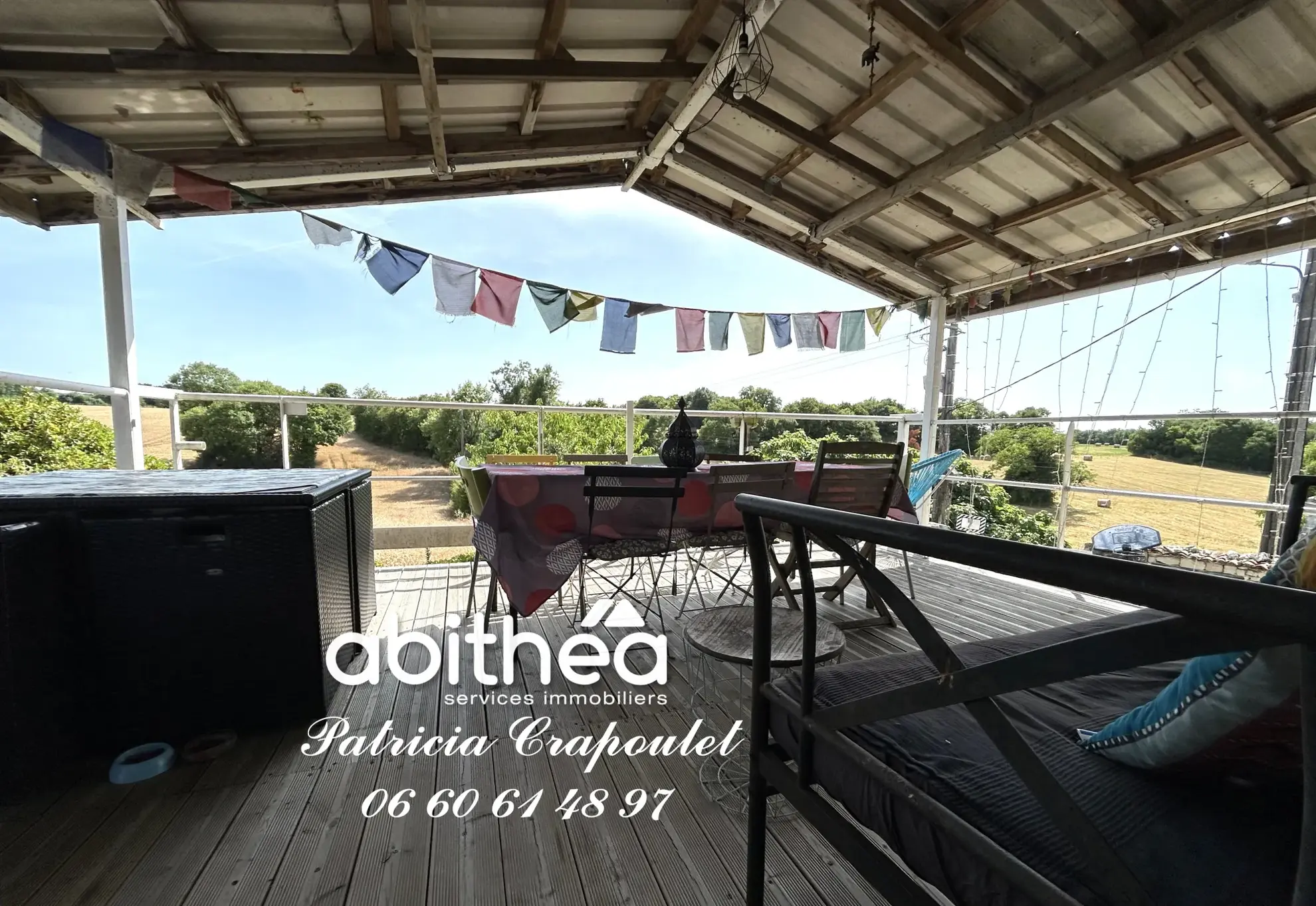 Belle maison en pierre pleine de charme à Brie, 154 m² avec jardin, garage et potentiel d'aménagement 