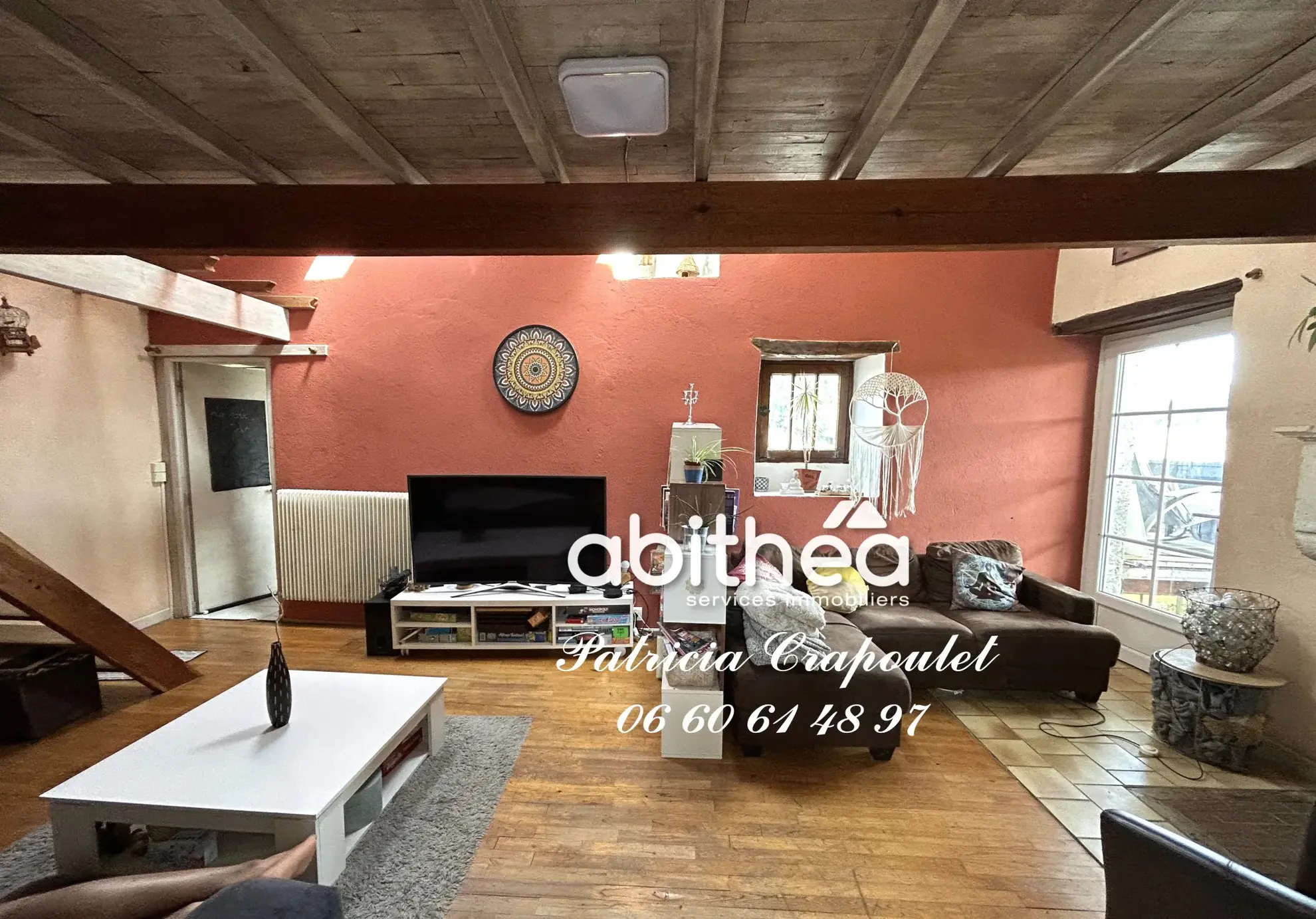 Belle maison en pierre pleine de charme à Brie, 154 m² avec jardin, garage et potentiel d'aménagement 