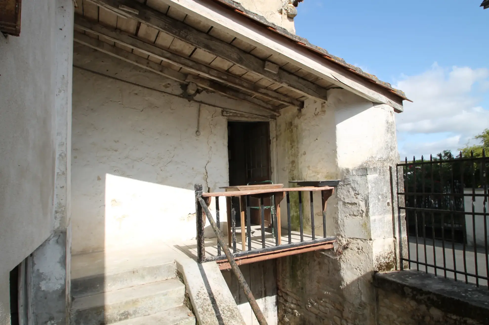 Maison à rénover de 100 m² avec cour à Marcillac-Lanville en Charente 