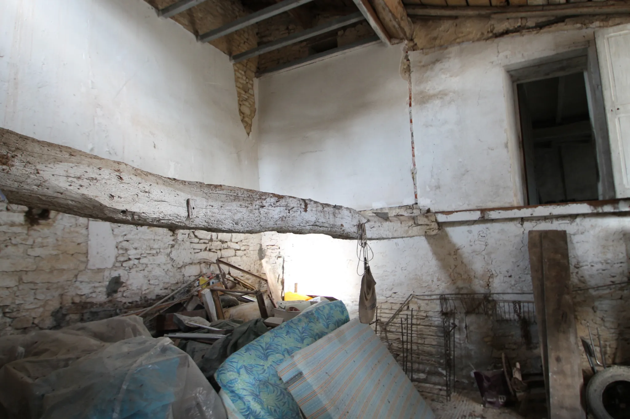 Maison à rénover de 100 m² avec cour à Marcillac-Lanville en Charente 