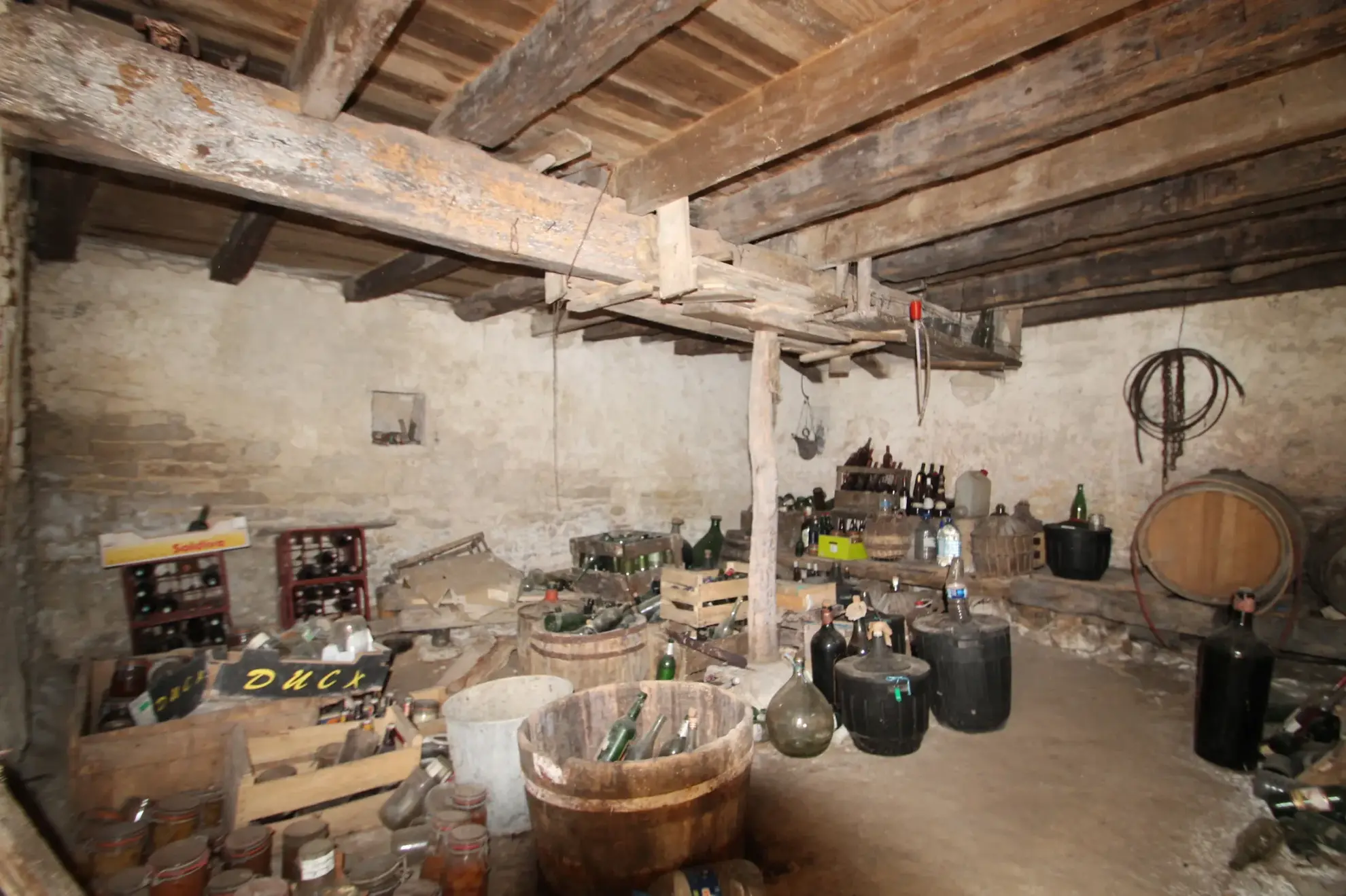 Maison à rénover de 100 m² avec cour à Marcillac-Lanville en Charente 