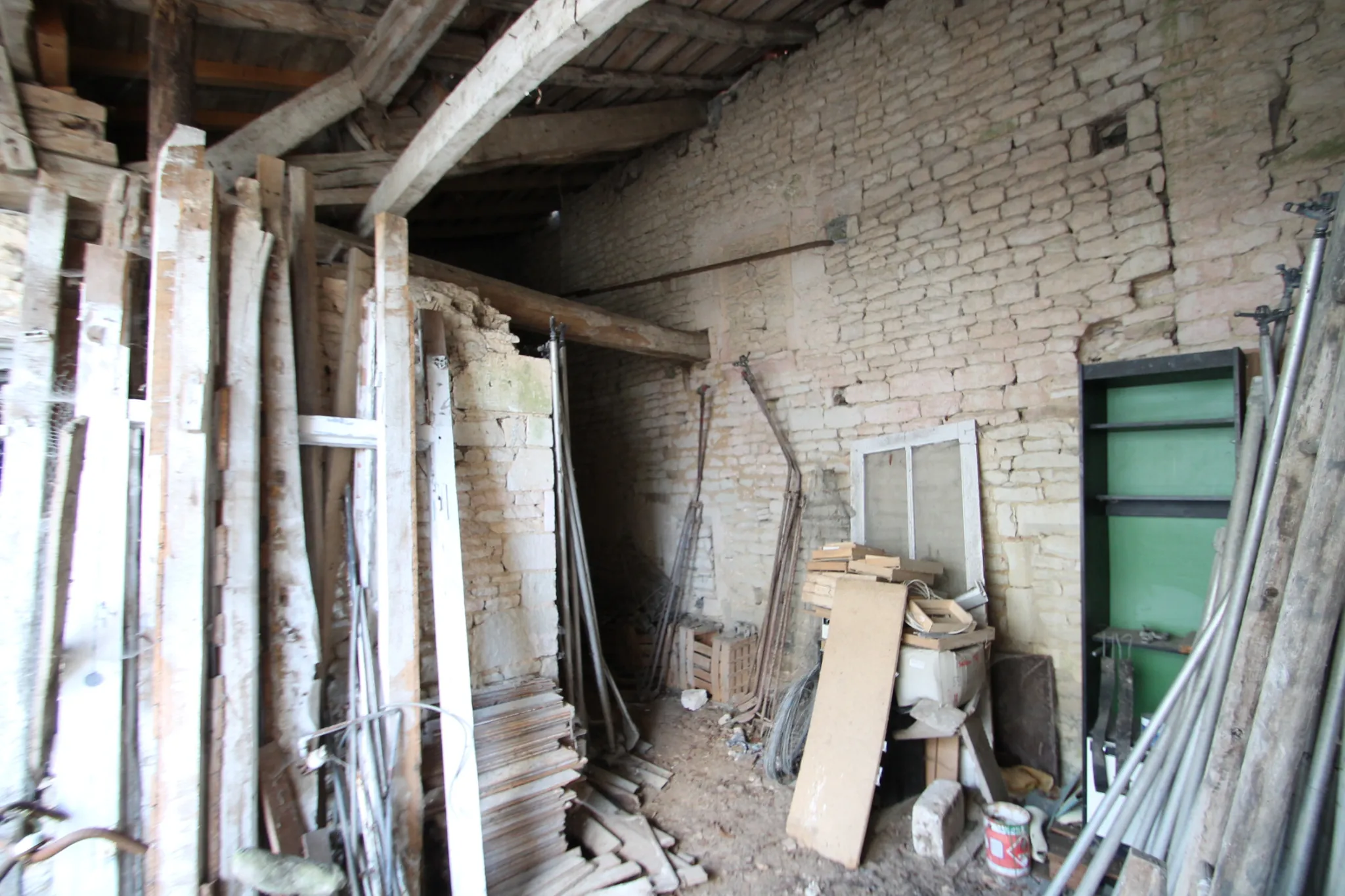 Maison à rénover de 100 m² avec cour à Marcillac-Lanville en Charente 