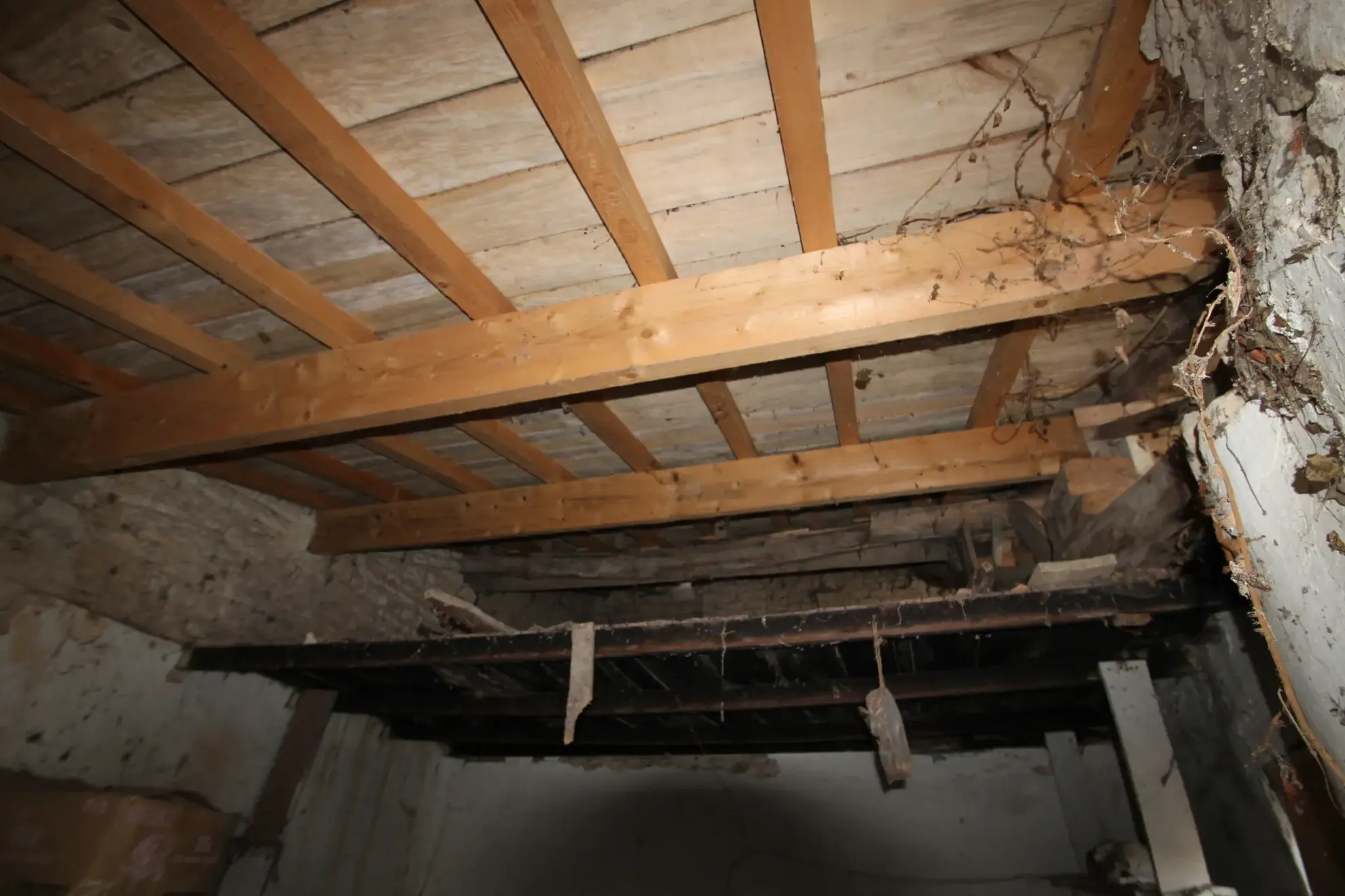 Maison à rénover de 100 m² avec cour à Marcillac-Lanville en Charente 