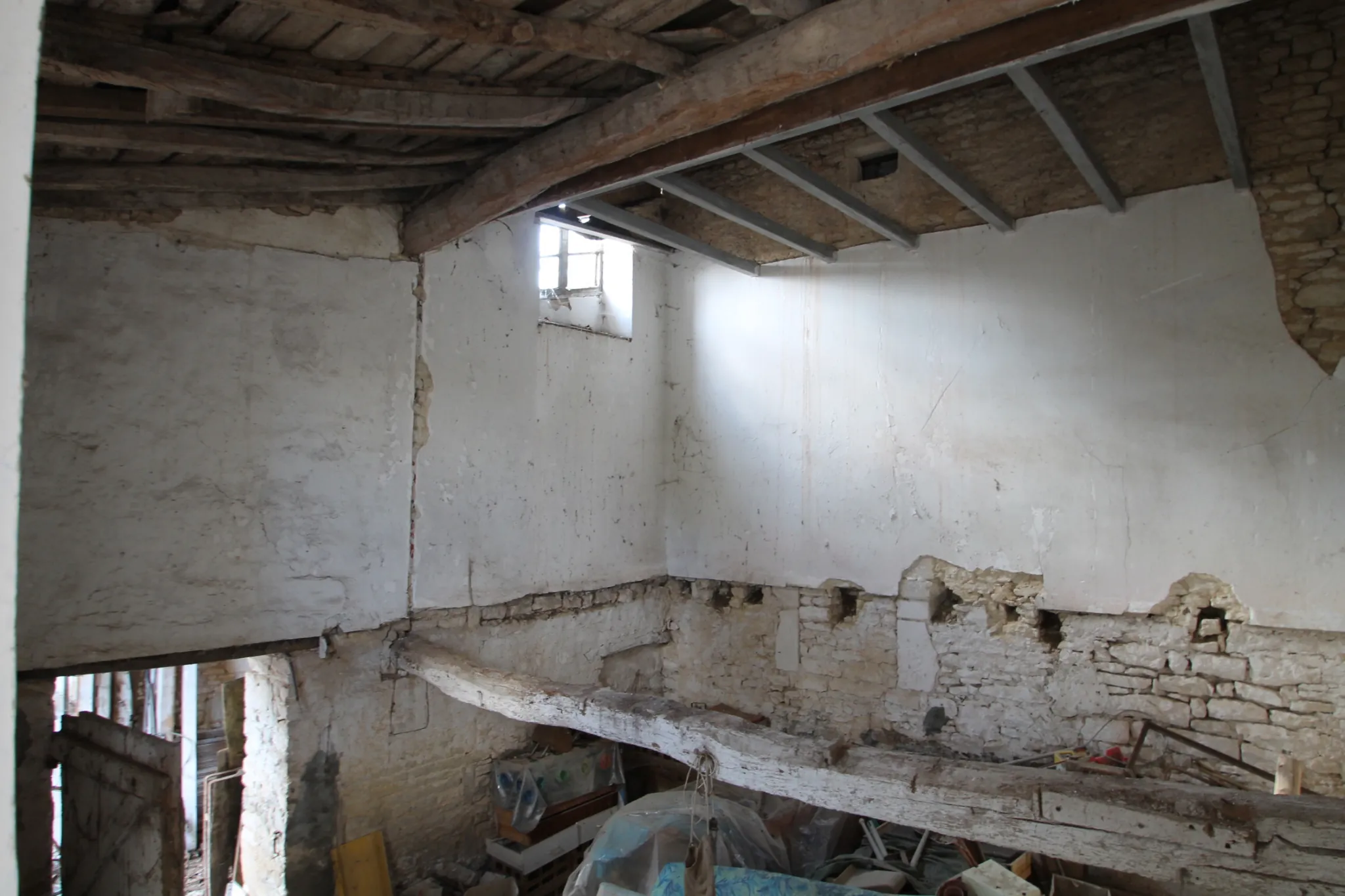 Maison à rénover de 100 m² avec cour à Marcillac-Lanville en Charente 