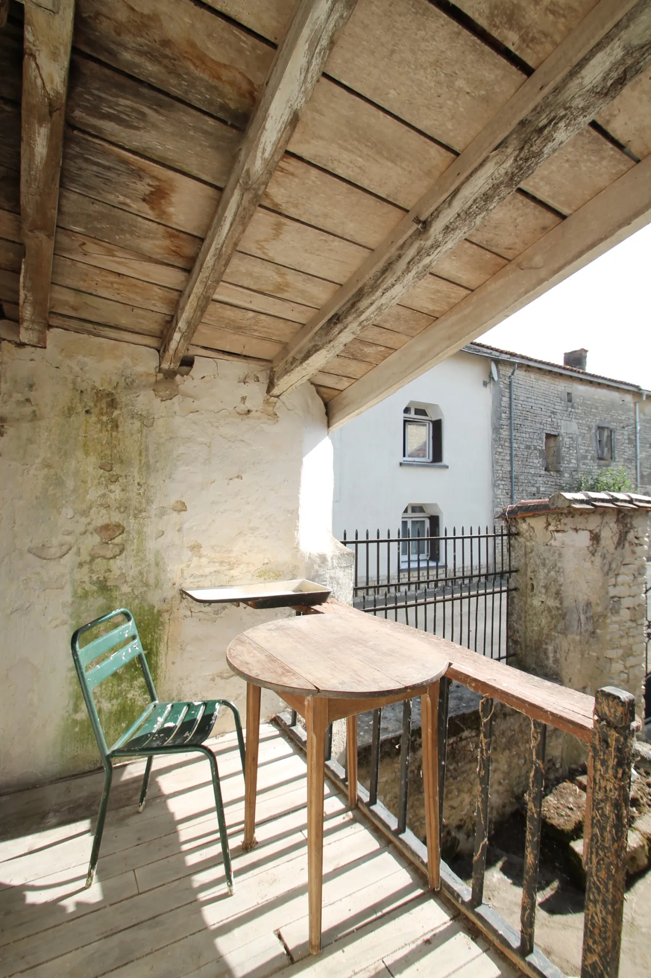 Maison à rénover de 100 m² avec cour à Marcillac-Lanville en Charente 