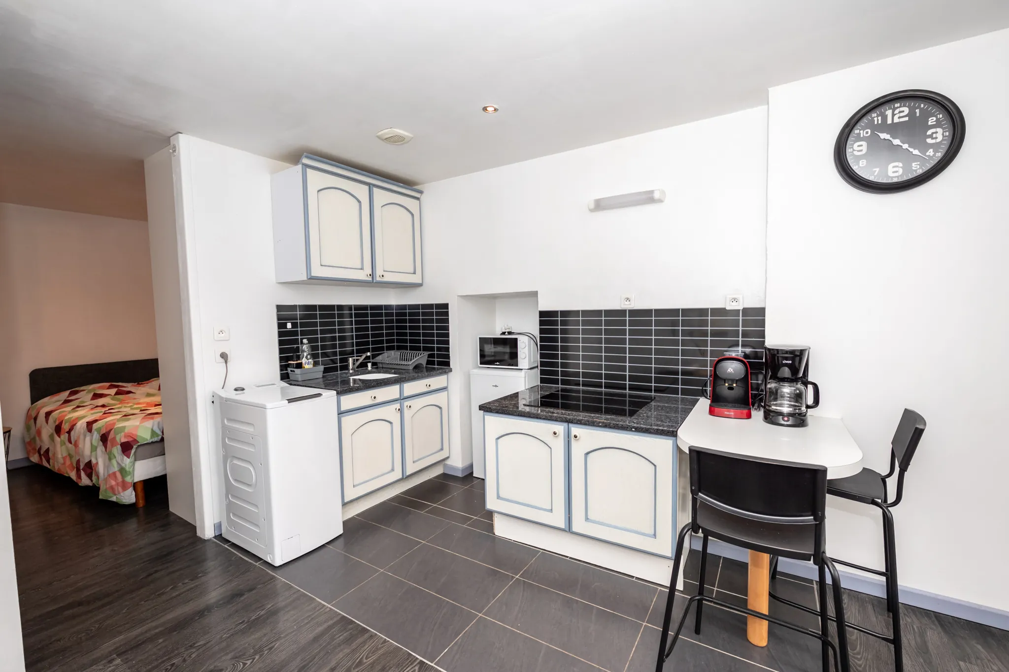 Studio rénové en centre-ville de Pontarlier proche commodités 