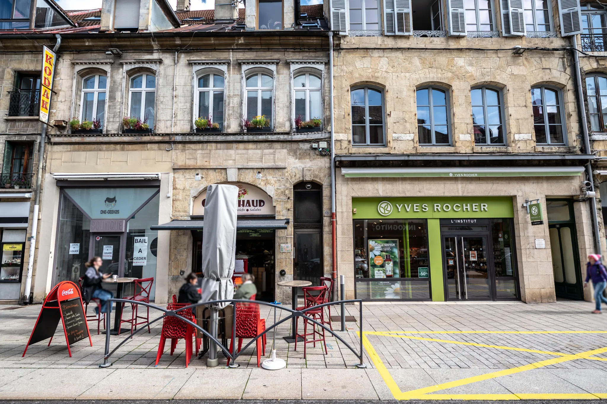 Studio rénové en centre-ville de Pontarlier proche commodités 