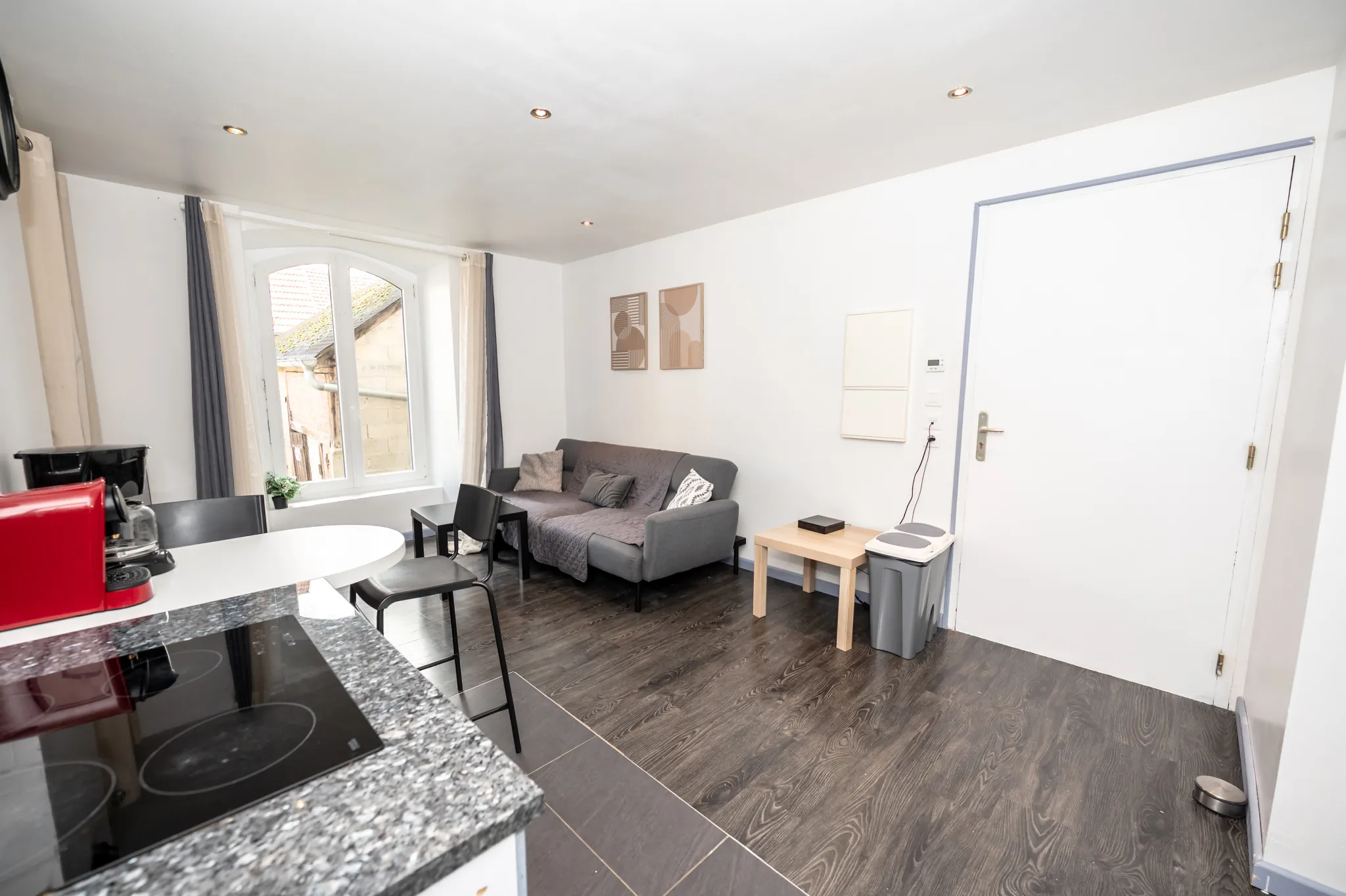 Studio rénové en centre-ville de Pontarlier proche commodités 