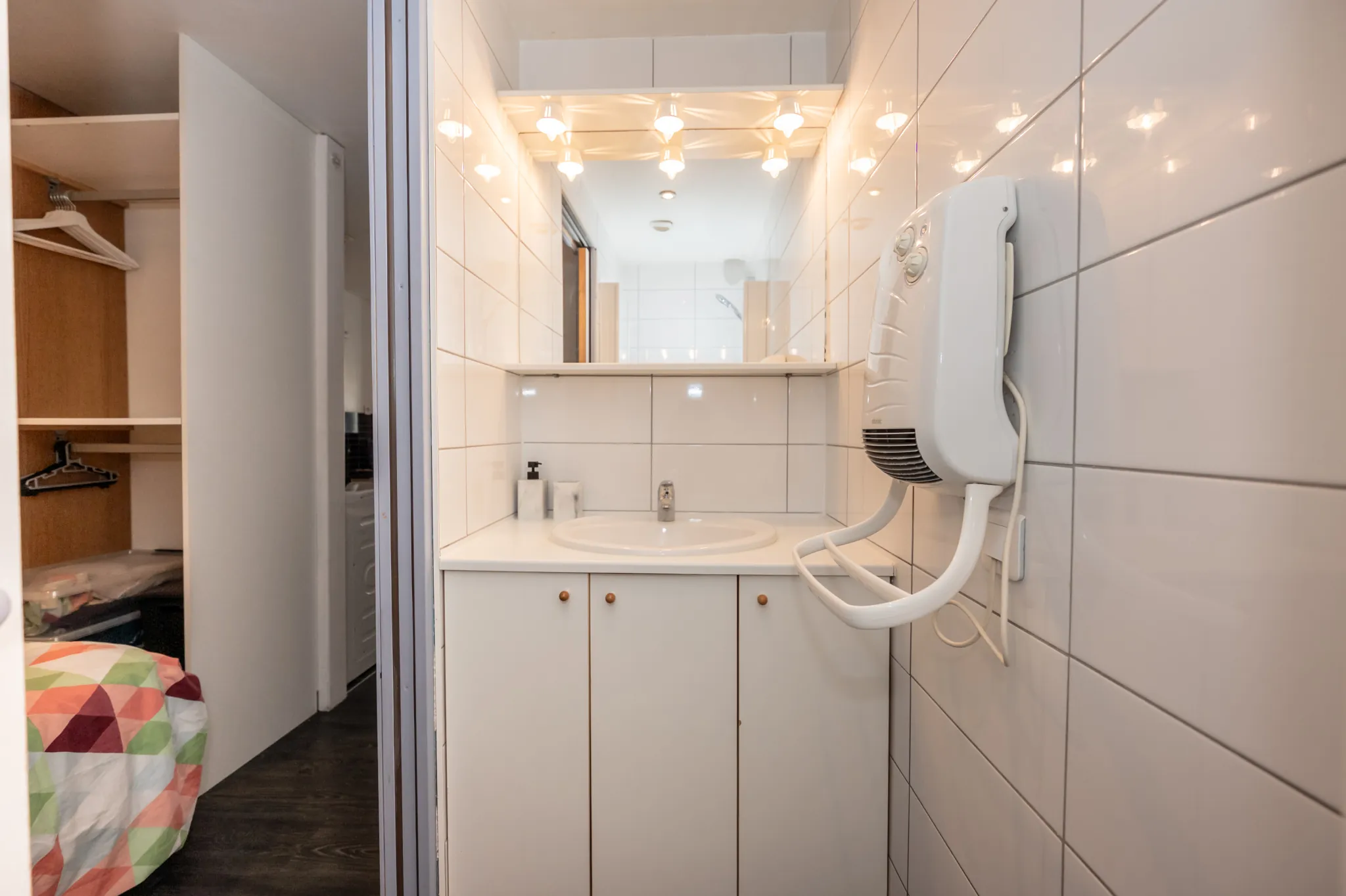 Studio rénové en centre-ville de Pontarlier proche commodités 