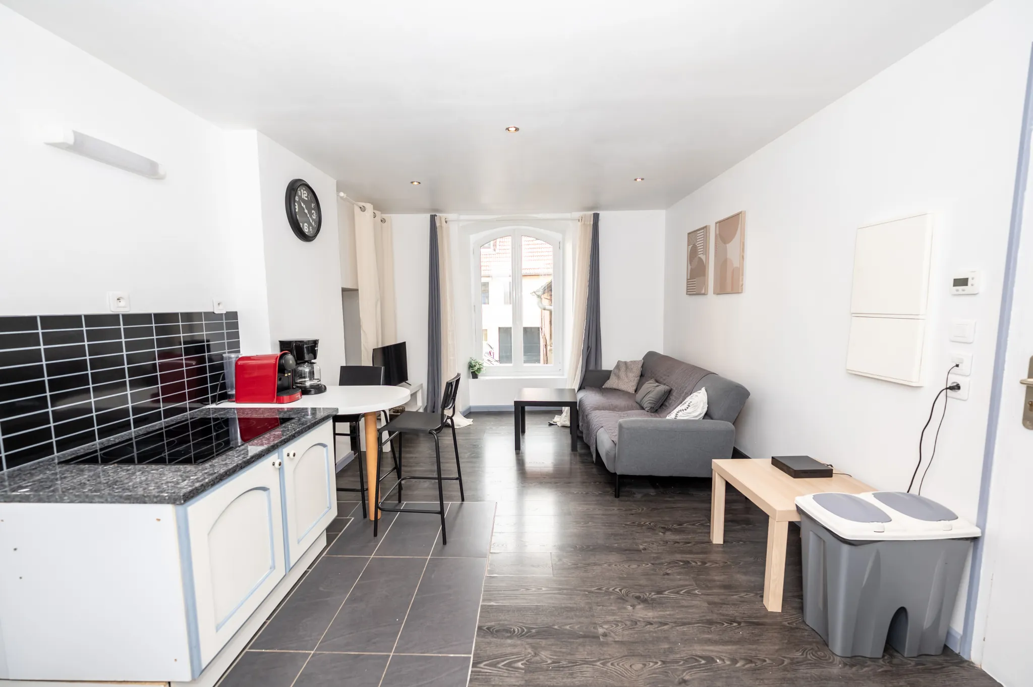 Studio rénové en centre-ville de Pontarlier proche commodités 