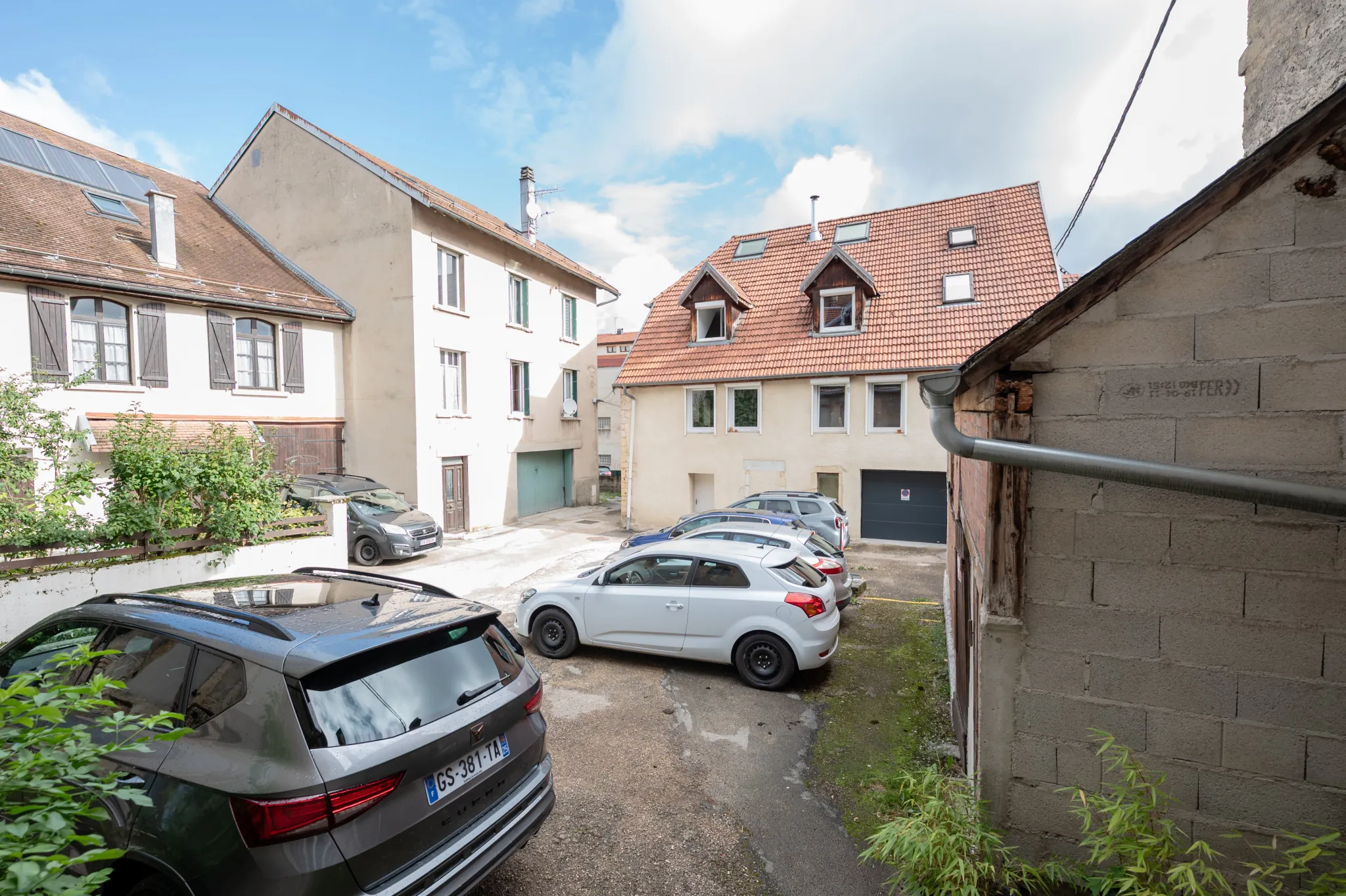 Studio rénové en centre-ville de Pontarlier proche commodités 