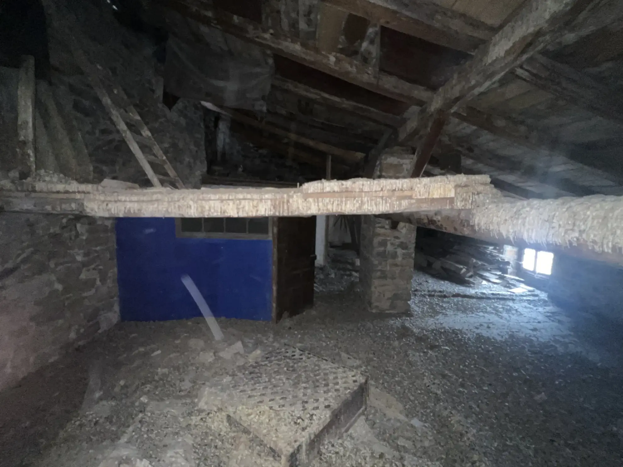 Maison à Rénover de 171 m² avec Garages et Grenier à Millau 