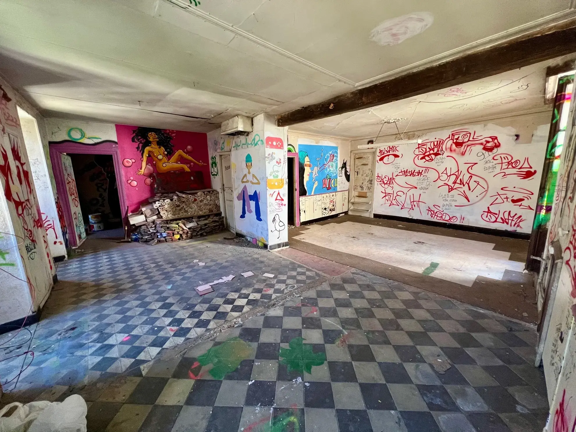 Maison à Rénover de 171 m² avec Garages et Grenier à Millau 