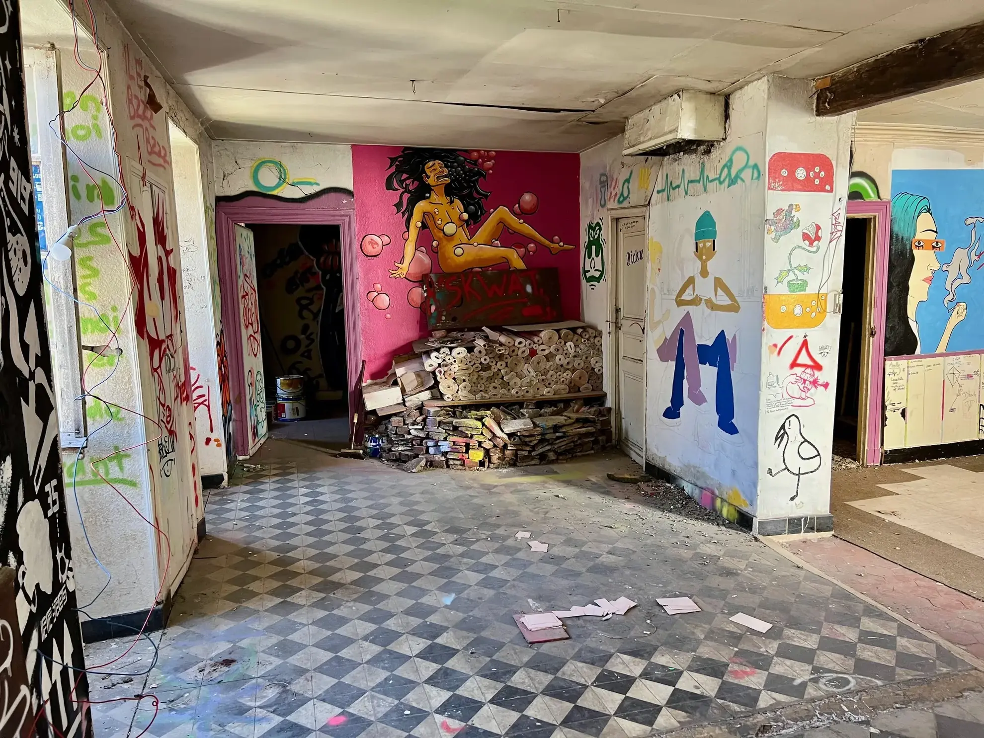 Maison à Rénover de 171 m² avec Garages et Grenier à Millau 