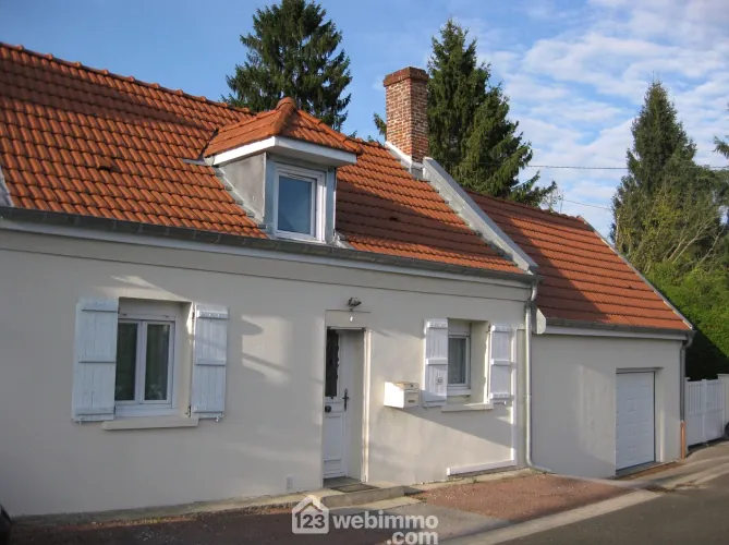 Longère en pierres de taille de 88m² à Noyon avec jardin et garage