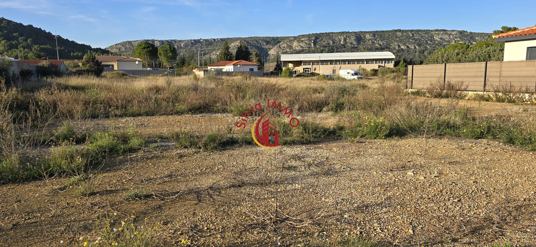 Terrain constructible de 509 m² à Tautavel avec vue dégagée et exposition plein sud 