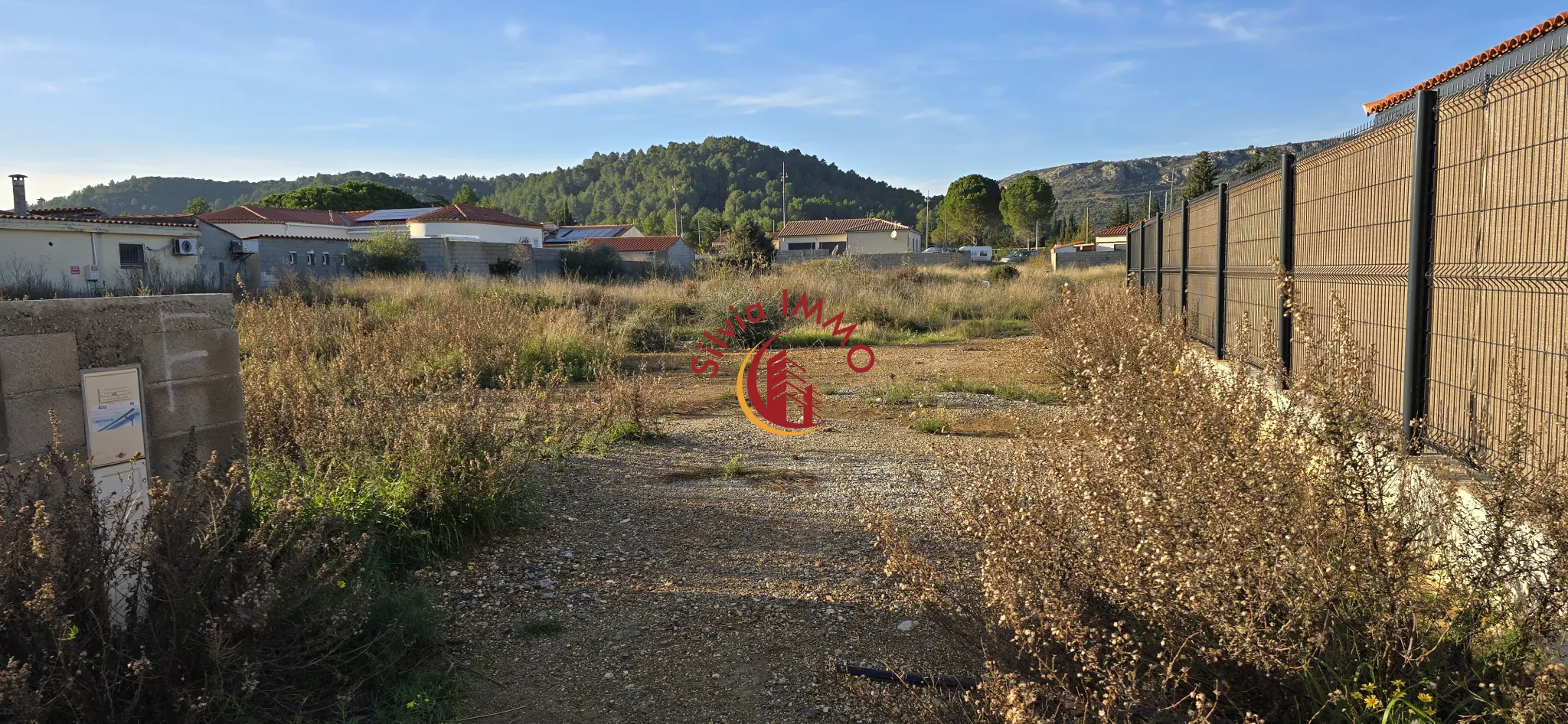 Terrain constructible de 509 m² à Tautavel avec vue dégagée et exposition plein sud 