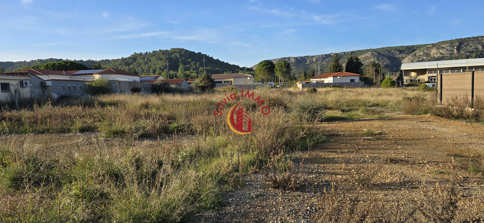 Terrain constructible de 509 m² à Tautavel avec vue dégagée et exposition plein sud 