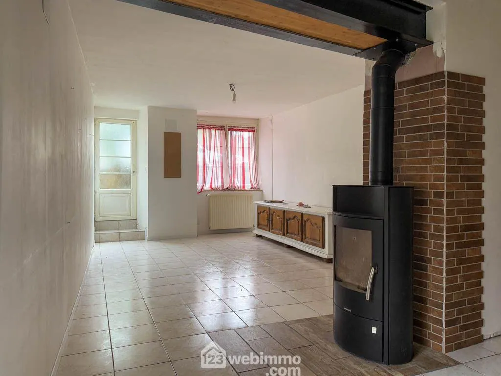 Charmante maison en pierre de 93 m² avec jardin au centre de Pouzauges 