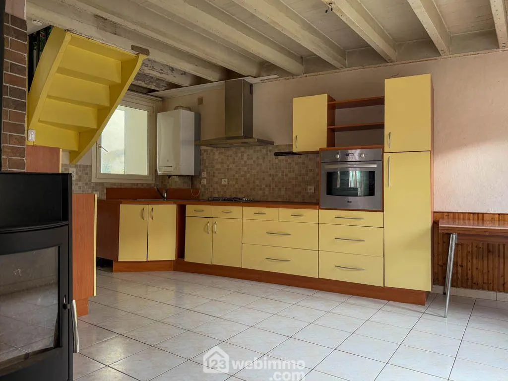 Charmante maison en pierre de 93 m² avec jardin au centre de Pouzauges 