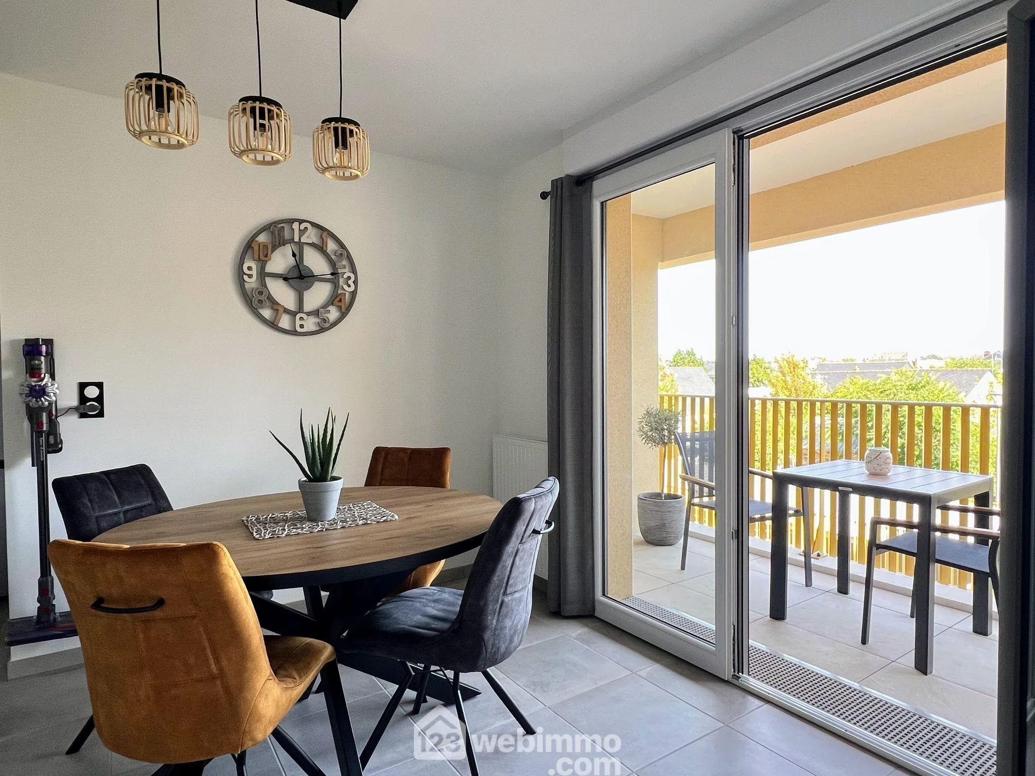 Appartement T2 de 52 m² à Angers avec balcon loggia, prêt à emménager 