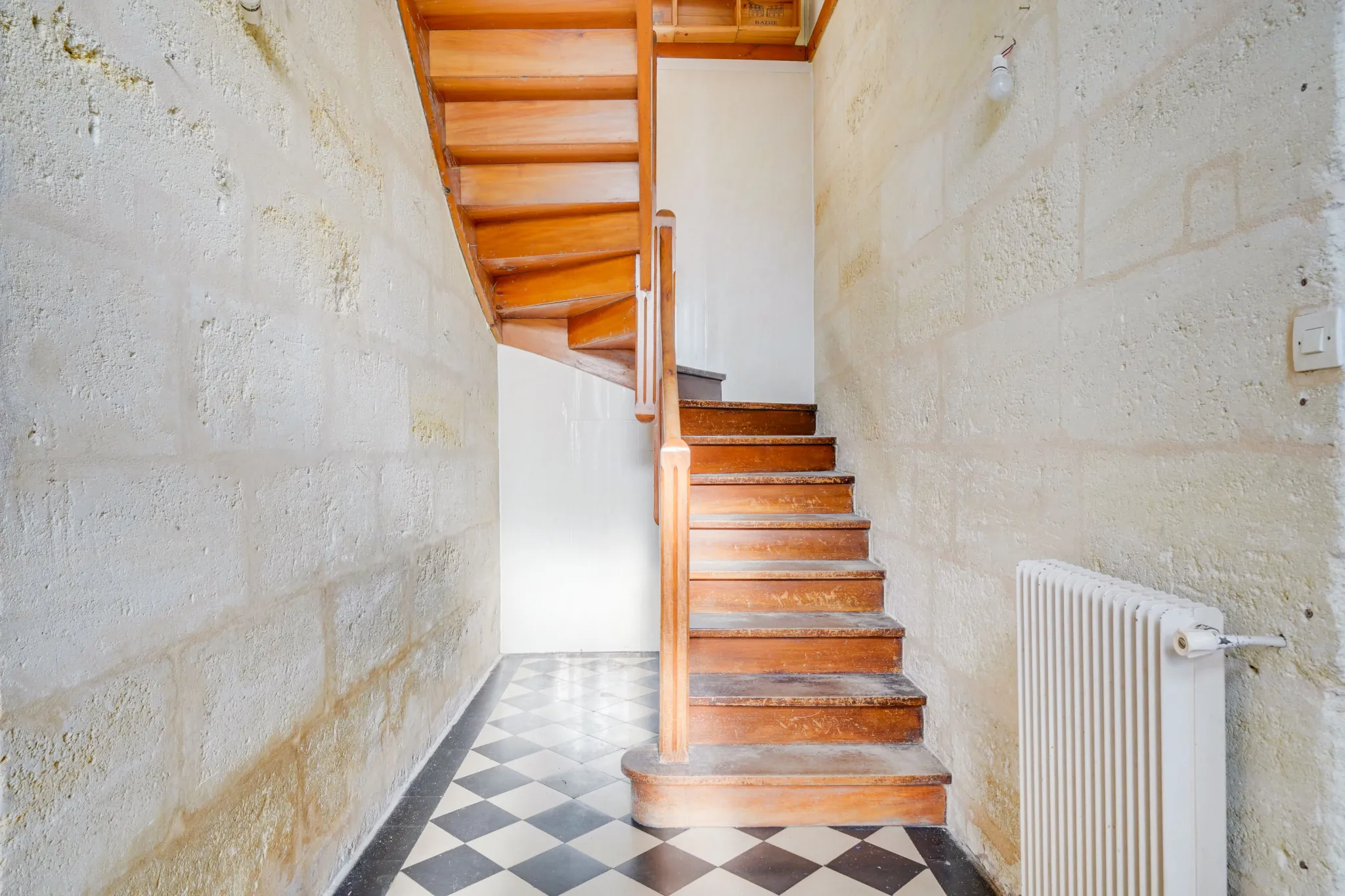 Charmante maison en pierre à Salignac – 108m², 3 chambres, garage, secteur recherché 