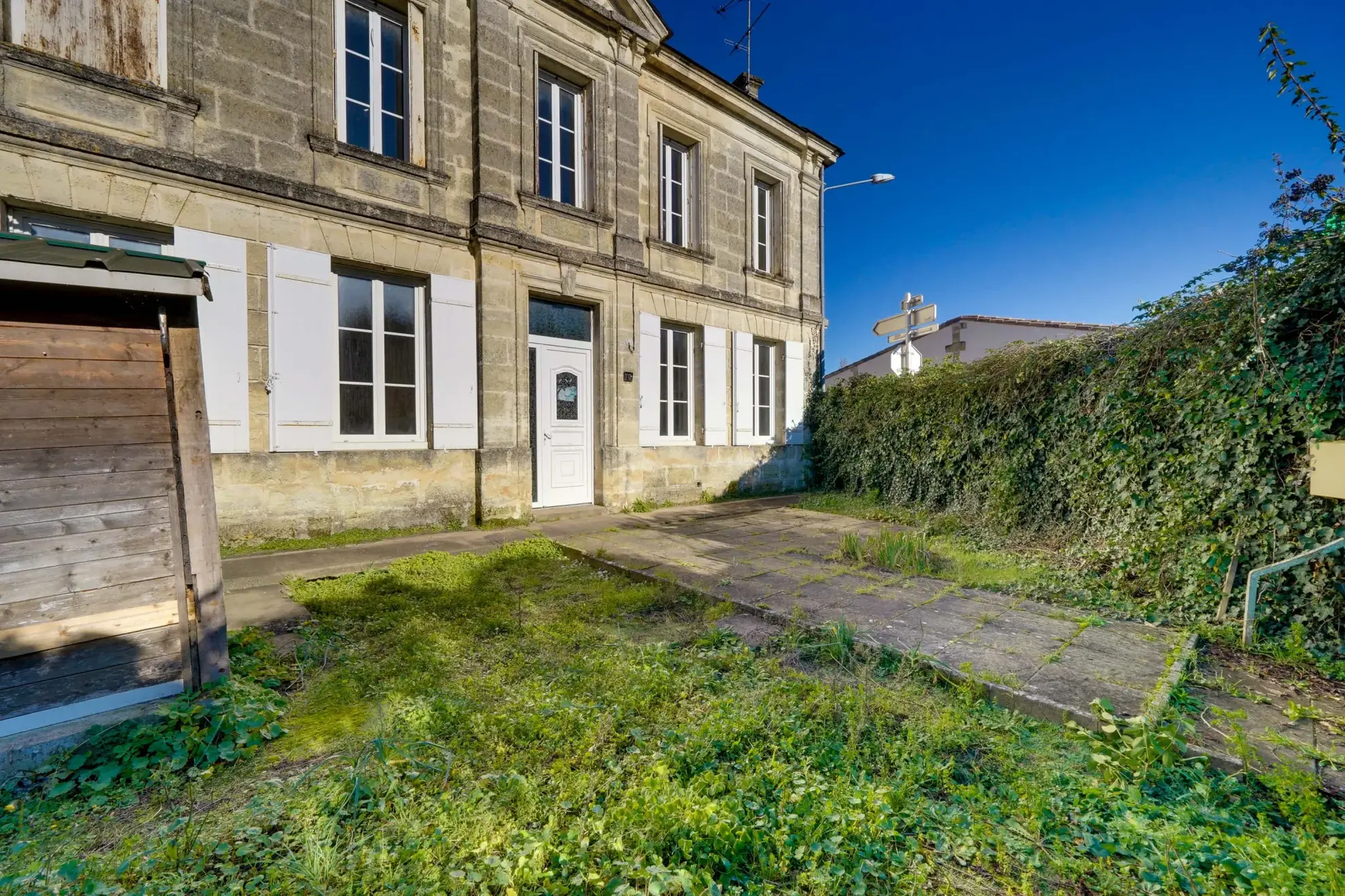Charmante maison en pierre à Salignac – 108m², 3 chambres, garage, secteur recherché 