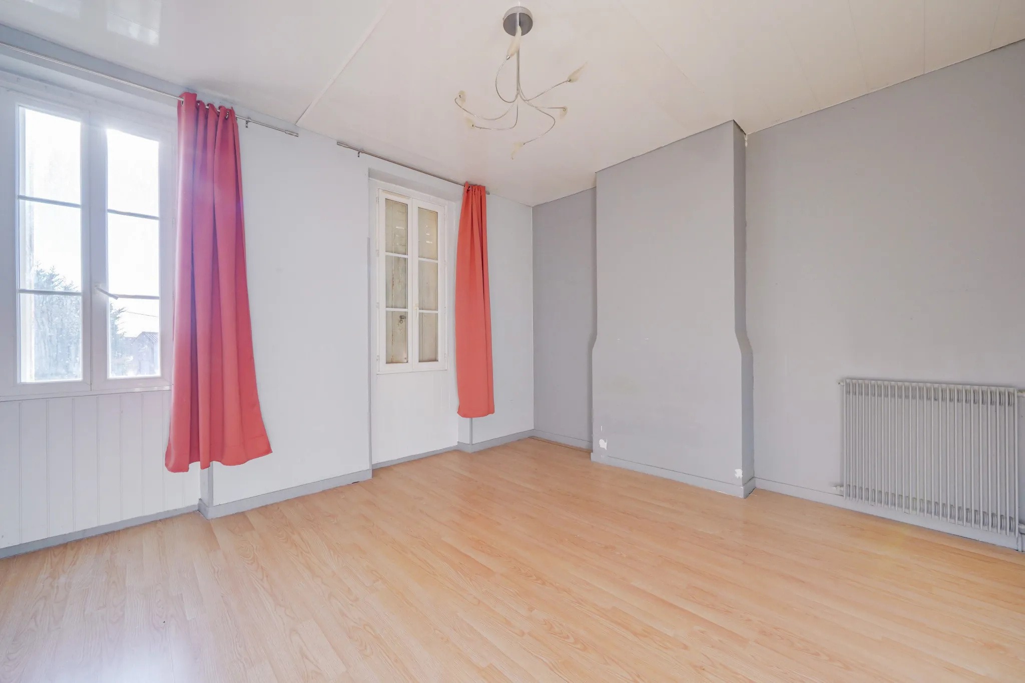 Charmante maison en pierre à Salignac – 108m², 3 chambres, garage, secteur recherché 