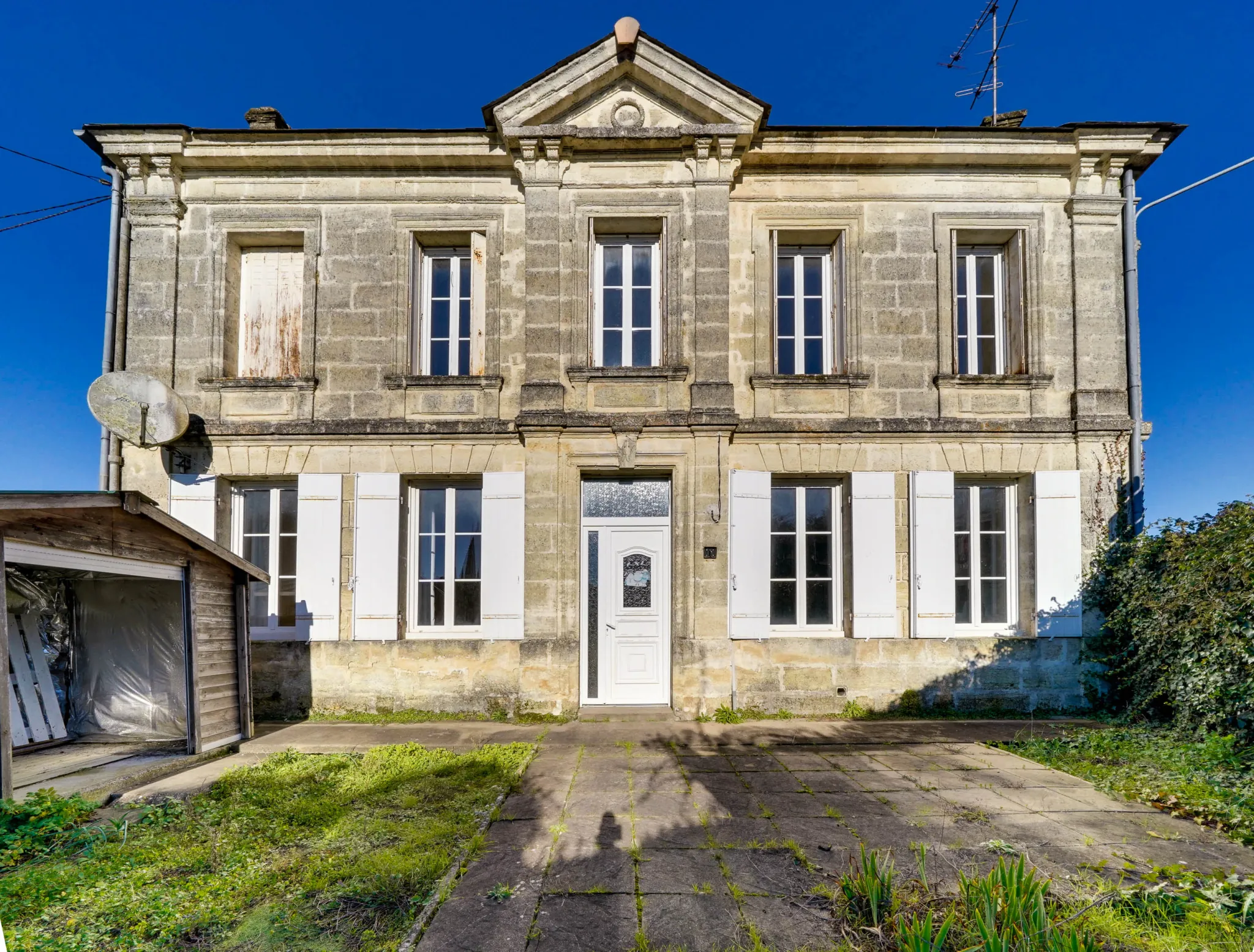 Charmante maison en pierre à Salignac – 108m², 3 chambres, garage, secteur recherché