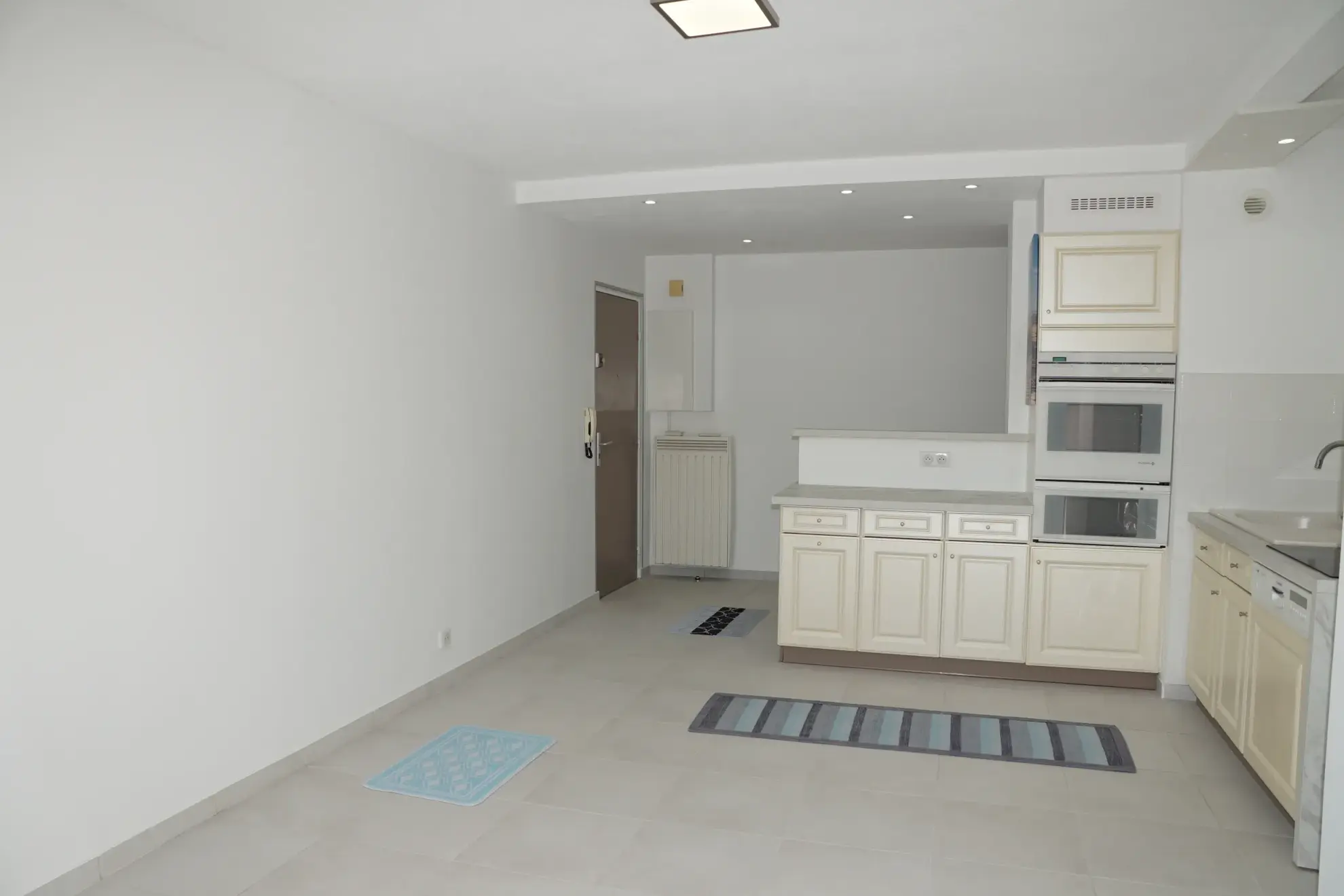 Bel appartement rénové avec terrasse et garage au centre de Cavalaire-sur-Mer