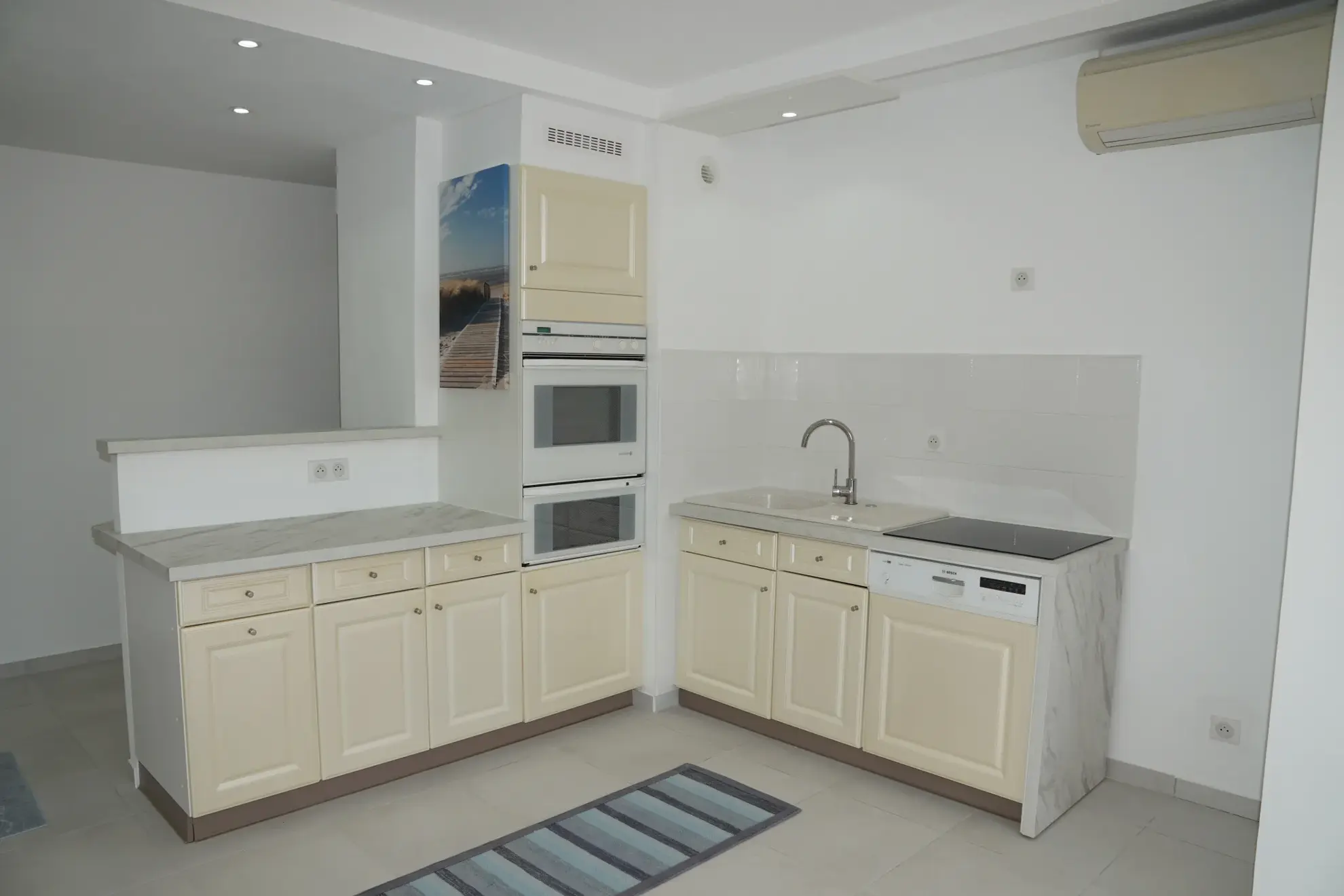 Bel appartement rénové avec terrasse et garage au centre de Cavalaire-sur-Mer 