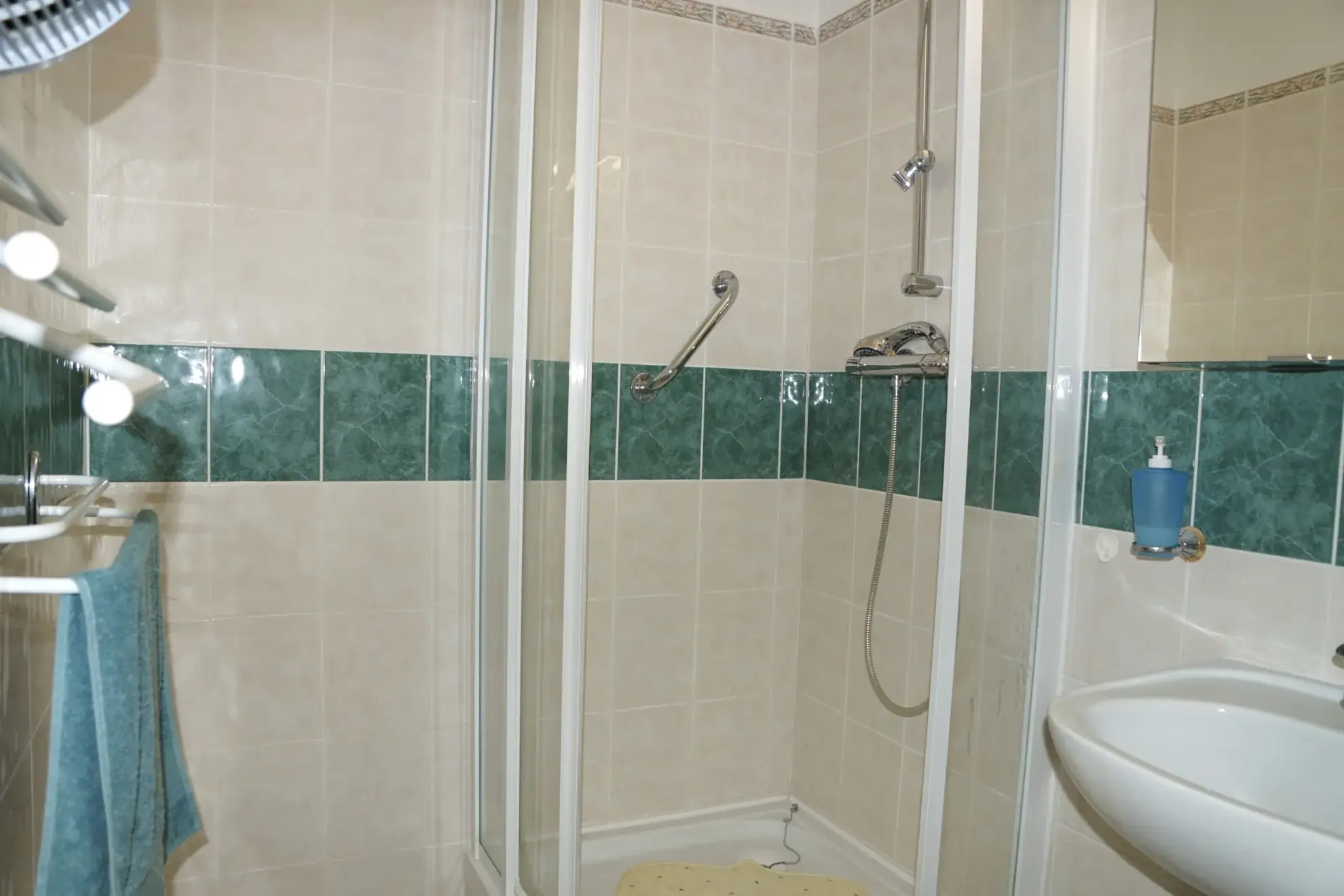 Bel appartement rénové avec terrasse et garage au centre de Cavalaire-sur-Mer 