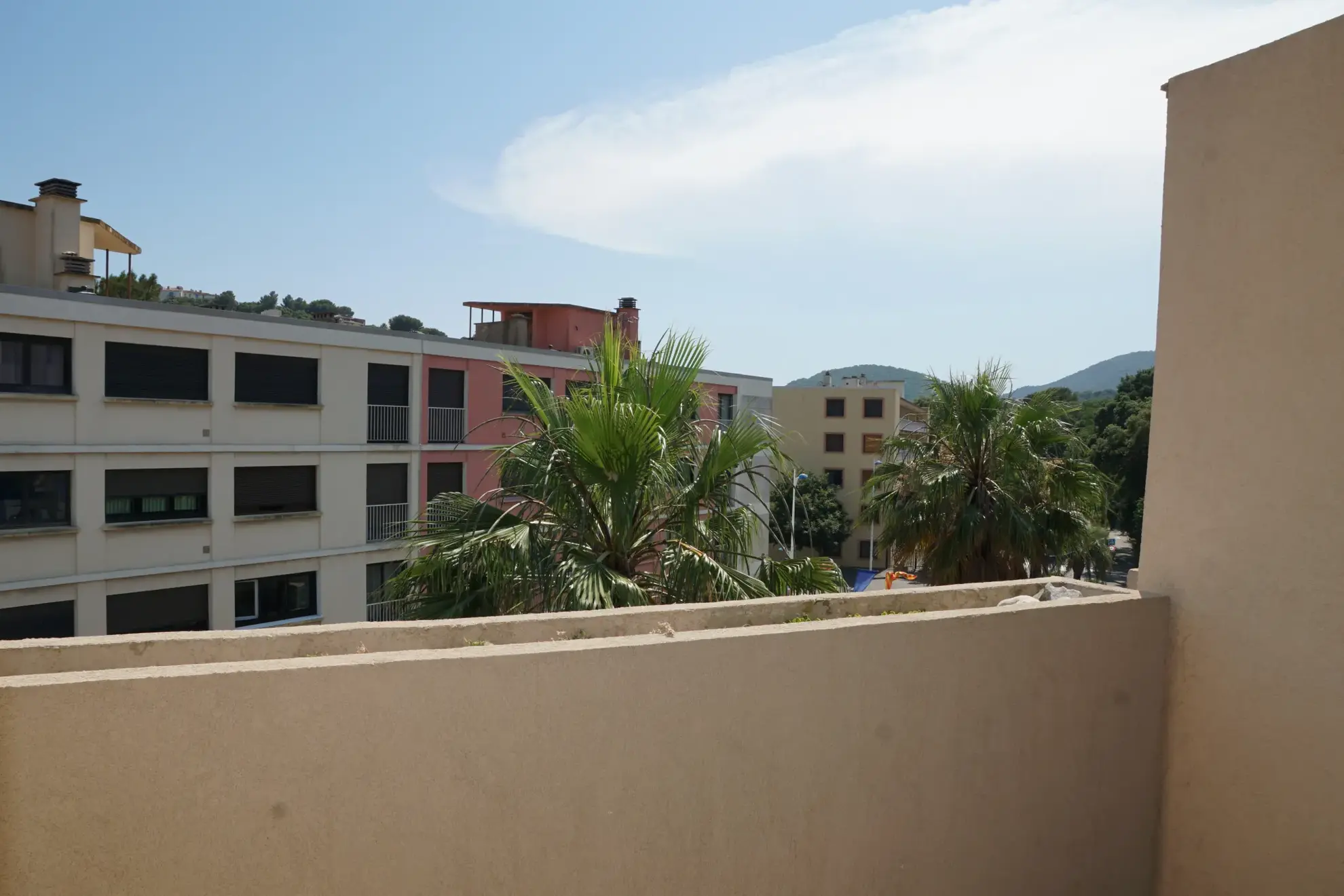 Bel appartement rénové avec terrasse et garage au centre de Cavalaire-sur-Mer 