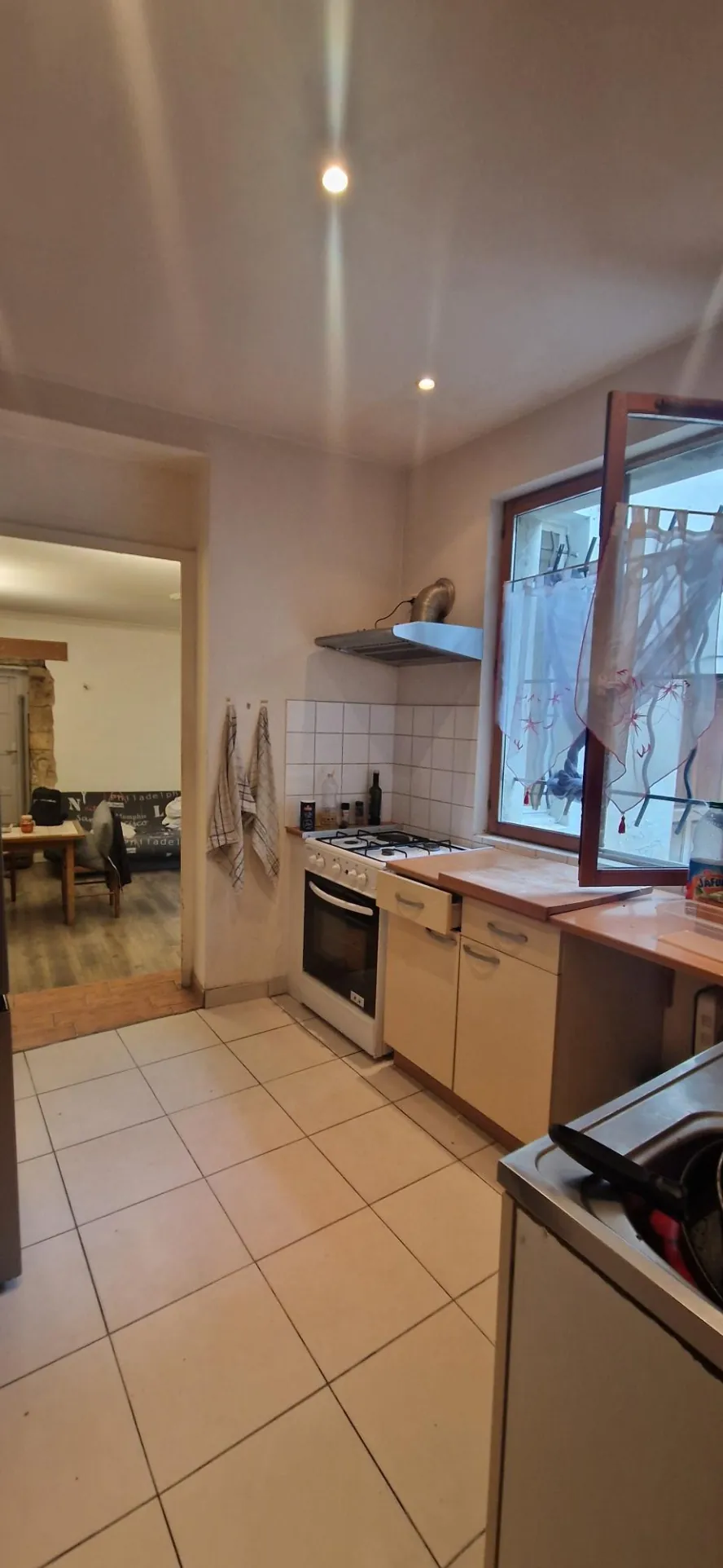 Appartement T3 à Bollène avec emplacement privilégié et potentiel de rénovation