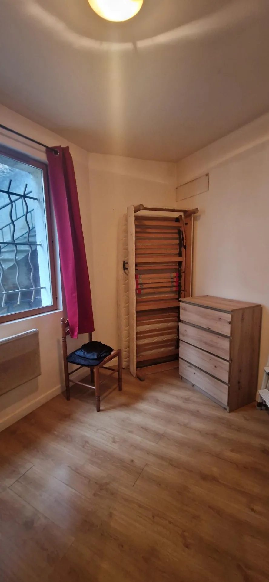 Appartement T3 à Bollène avec emplacement privilégié et potentiel de rénovation 