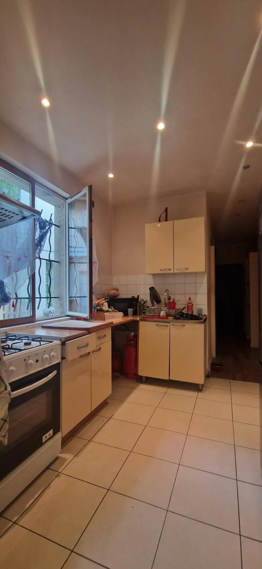 Appartement T3 à Bollène avec emplacement privilégié et potentiel de rénovation 