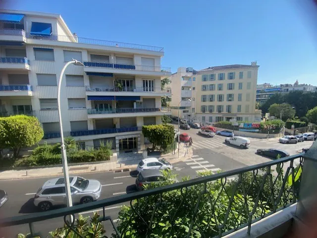 Appartement 2 pièces à Nice proche du Parc Impérial, avec terrasse 