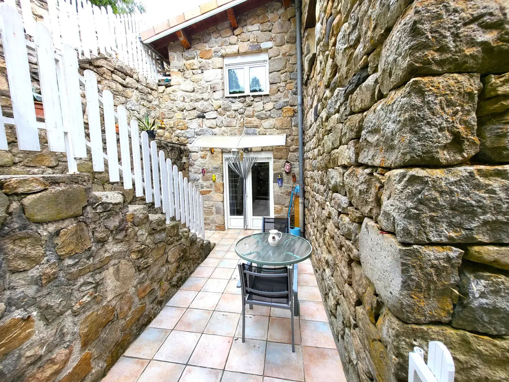 Maison de village en pierre à Dornas en Ardèche avec terrain et vue panoramique 