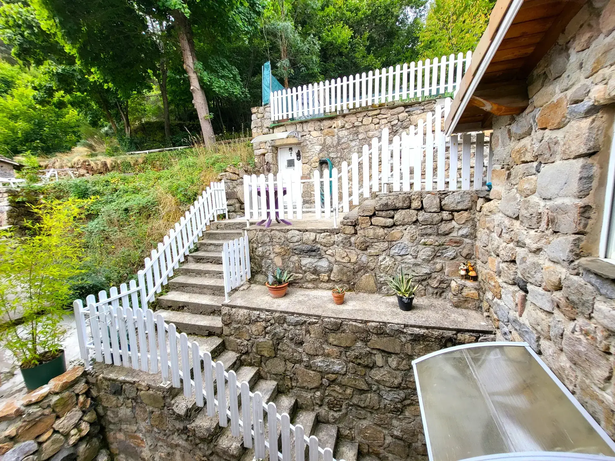 Maison de village en pierre à Dornas en Ardèche avec terrain et vue panoramique 
