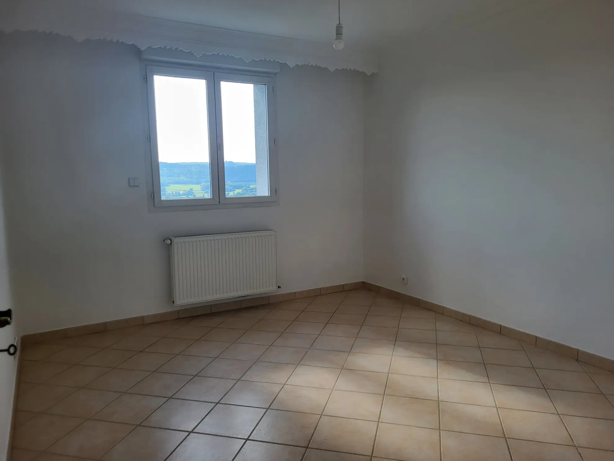 Maison récente avec vue panoramique à Arinthod - 4 chambres et grand sous-sol 