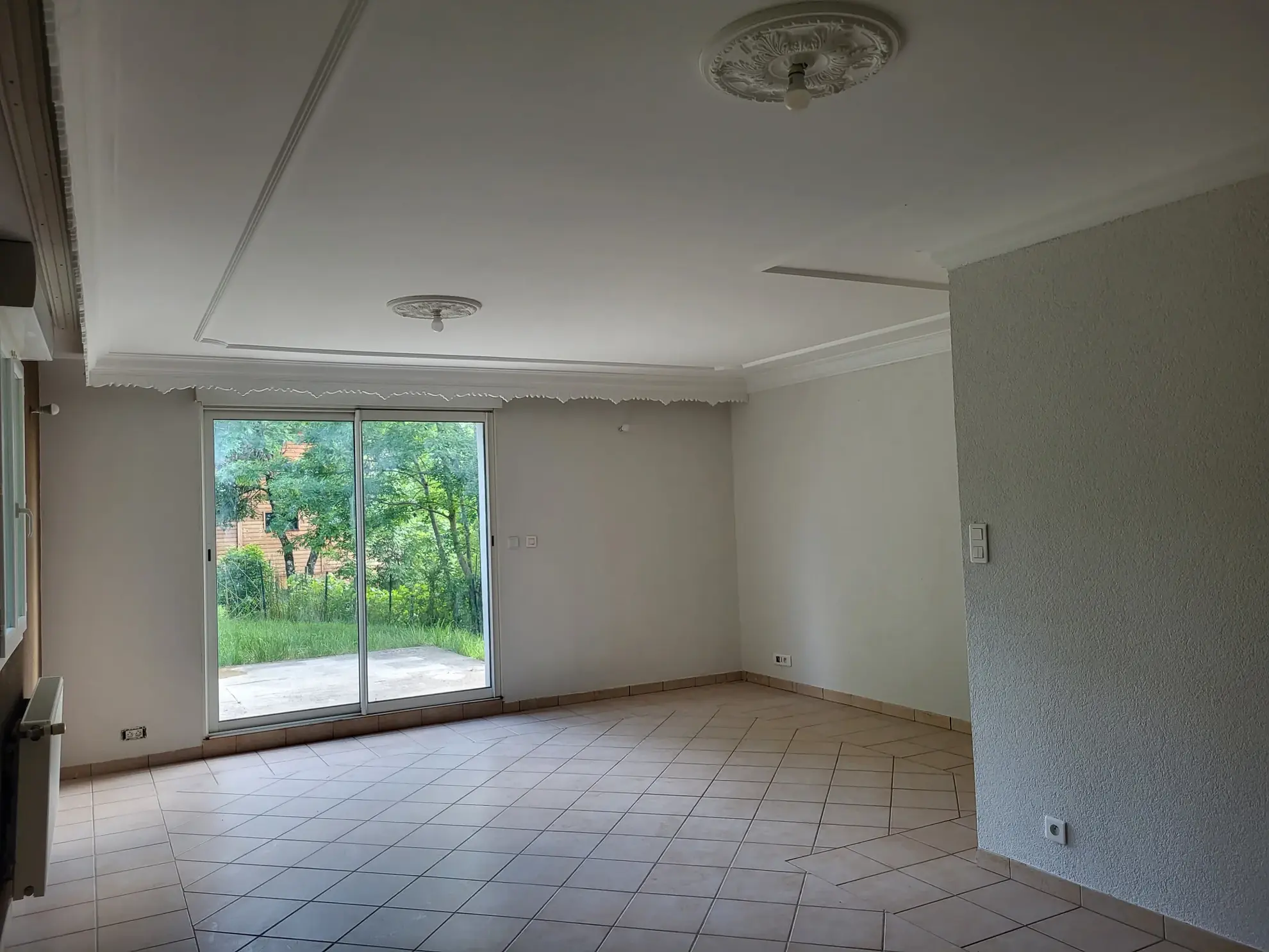 Maison récente avec vue panoramique à Arinthod - 4 chambres et grand sous-sol 