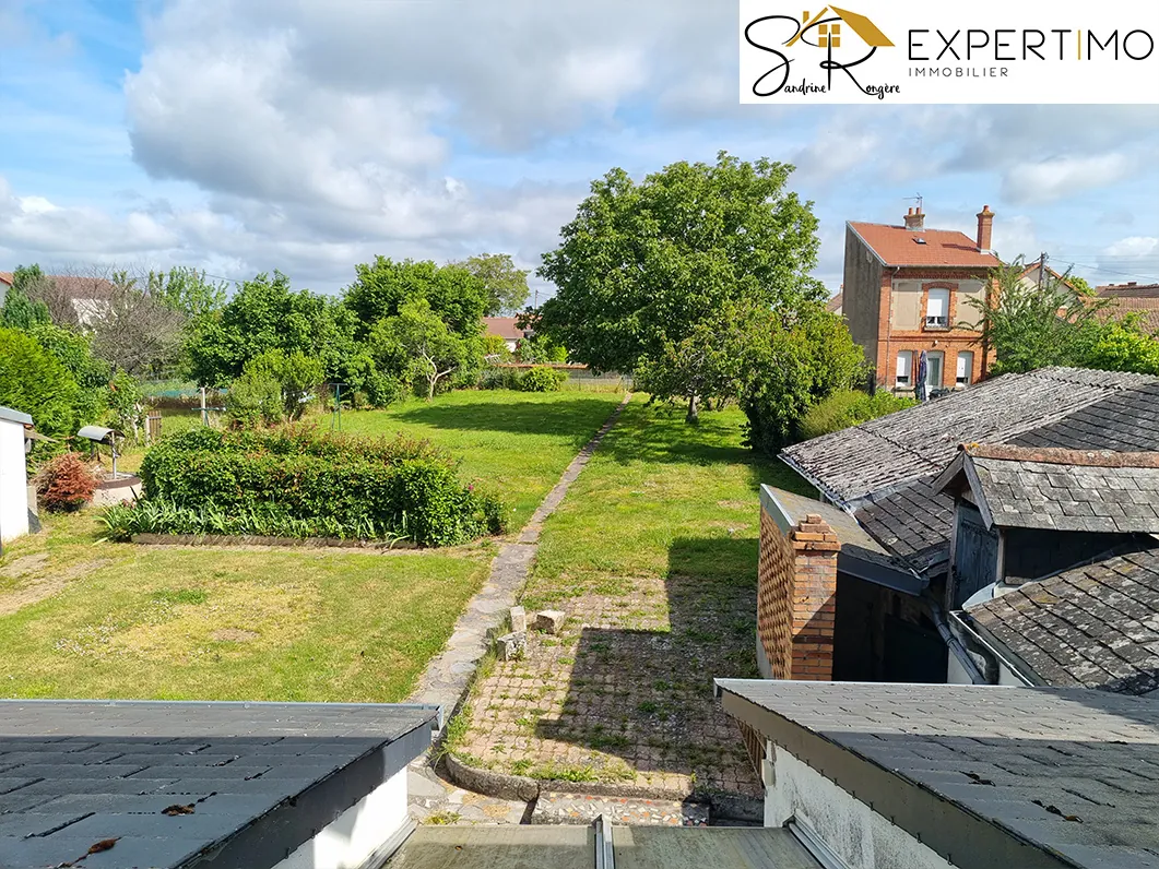 Maison avec studio indépendant et grand jardin à Evaux-les-Bains, 103 m² 