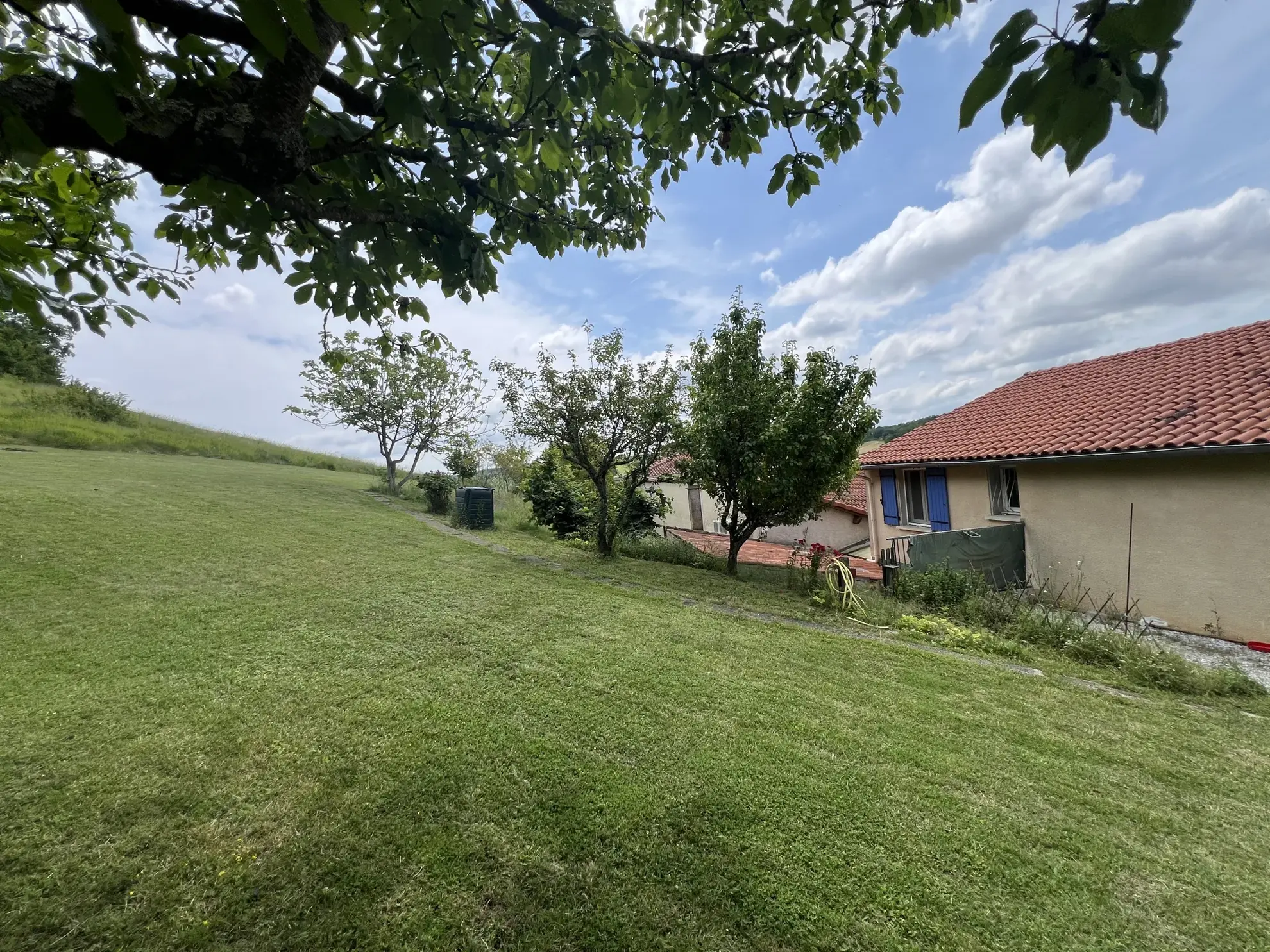 Maison familiale 5 chambres à vendre à Saint Paul Cap de Joux, vue campagne 