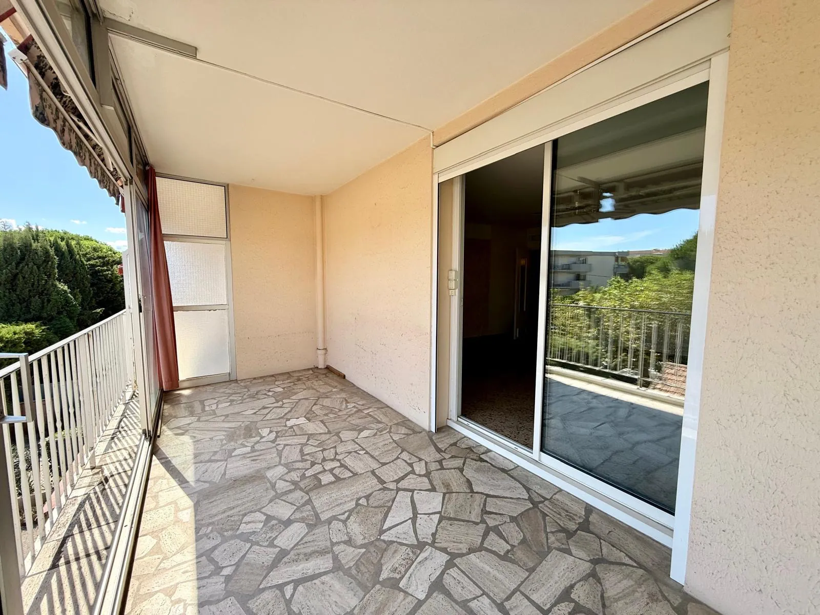 Appartement 3 pièces à Fréjus Plage avec parking et potentiel de rénovation 