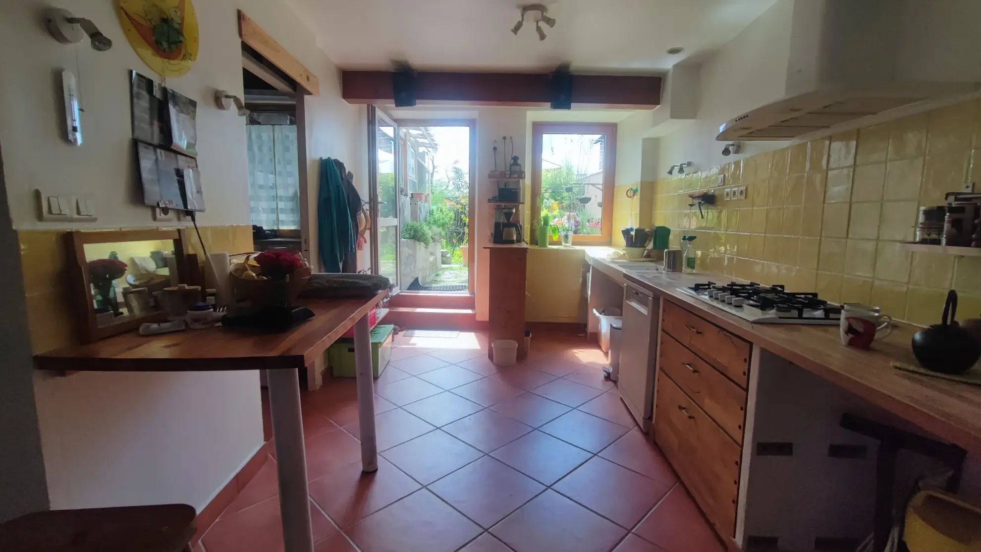 Maison de village à Alboussière avec jardin, garage et 4 chambres 