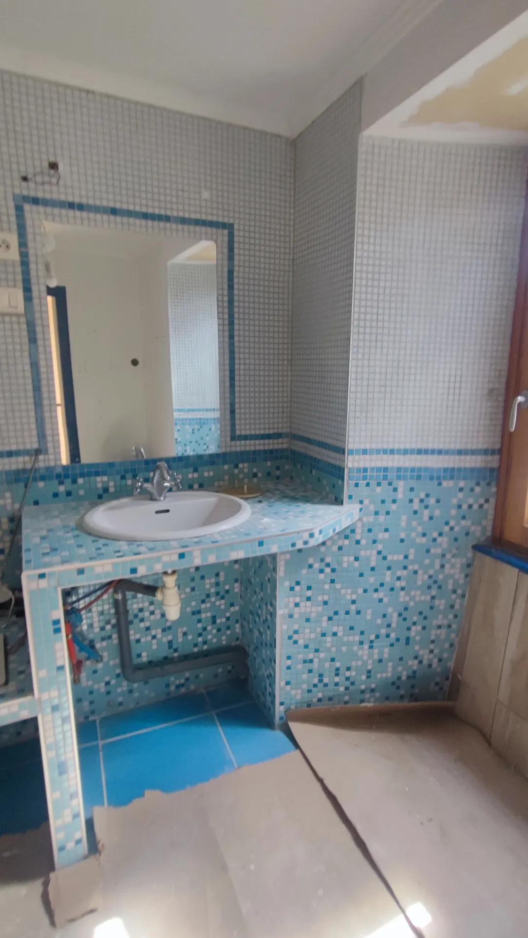 Maison de village à Alboussière avec jardin, garage et 4 chambres 