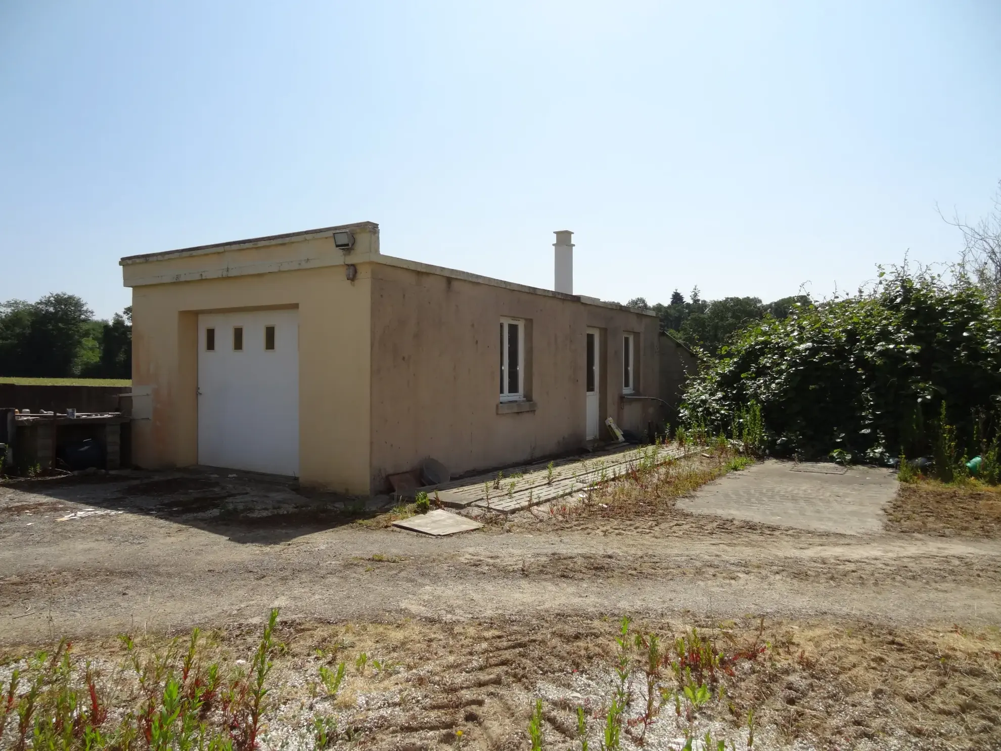 Maison de campagne avec dépendances et sous-sol complet à Saint-Nicolas-du-Pélem 