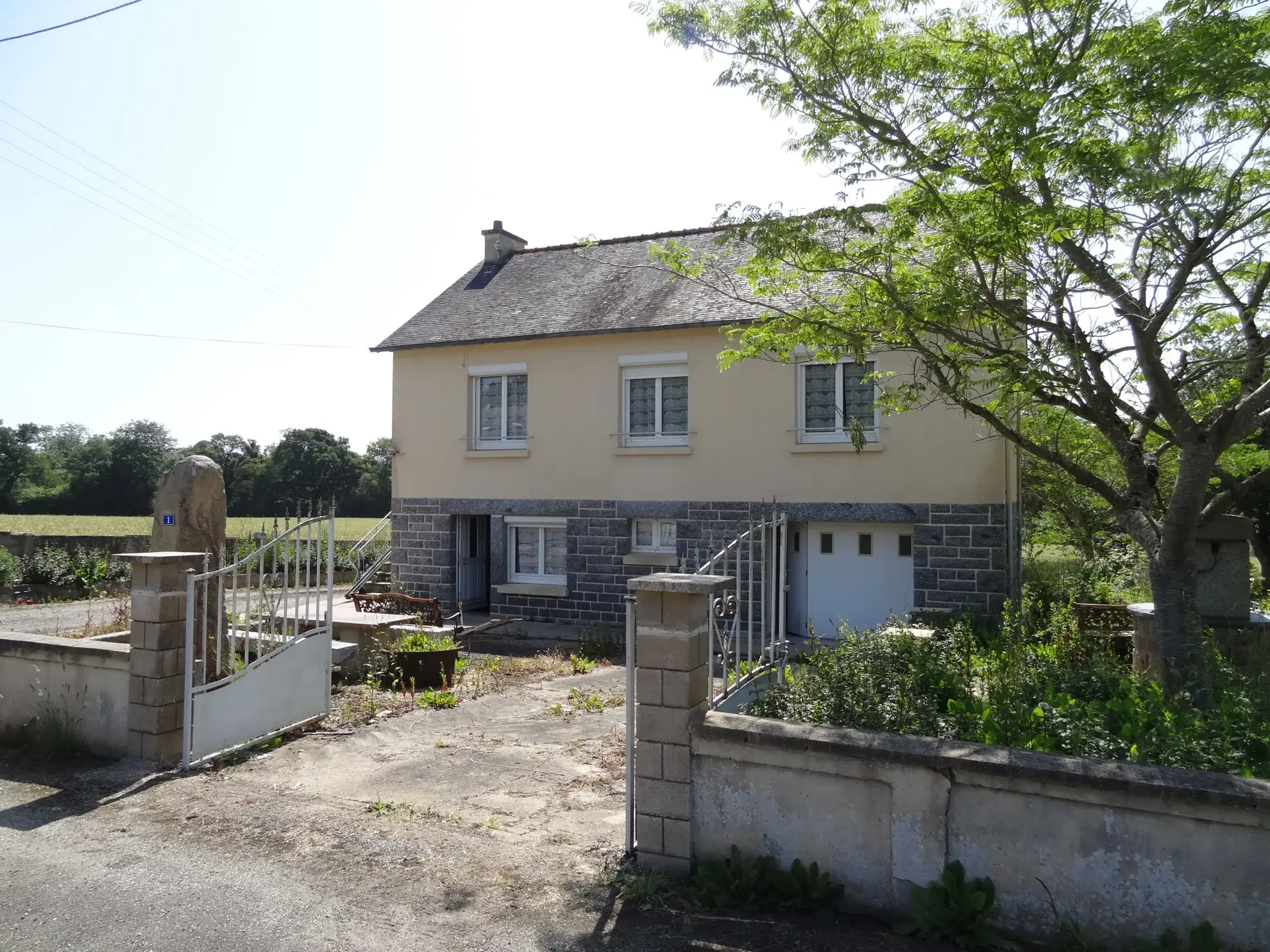 Maison de campagne avec dépendances et sous-sol complet à Saint-Nicolas-du-Pélem 