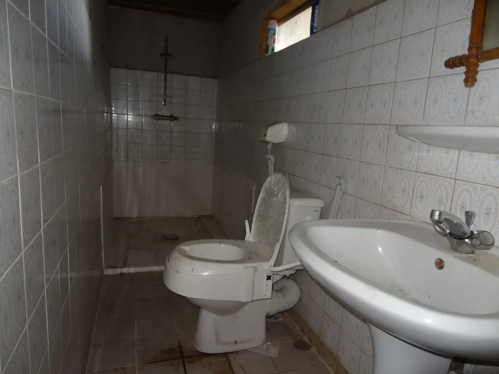 Maison de campagne avec dépendances et sous-sol complet à Saint-Nicolas-du-Pélem 